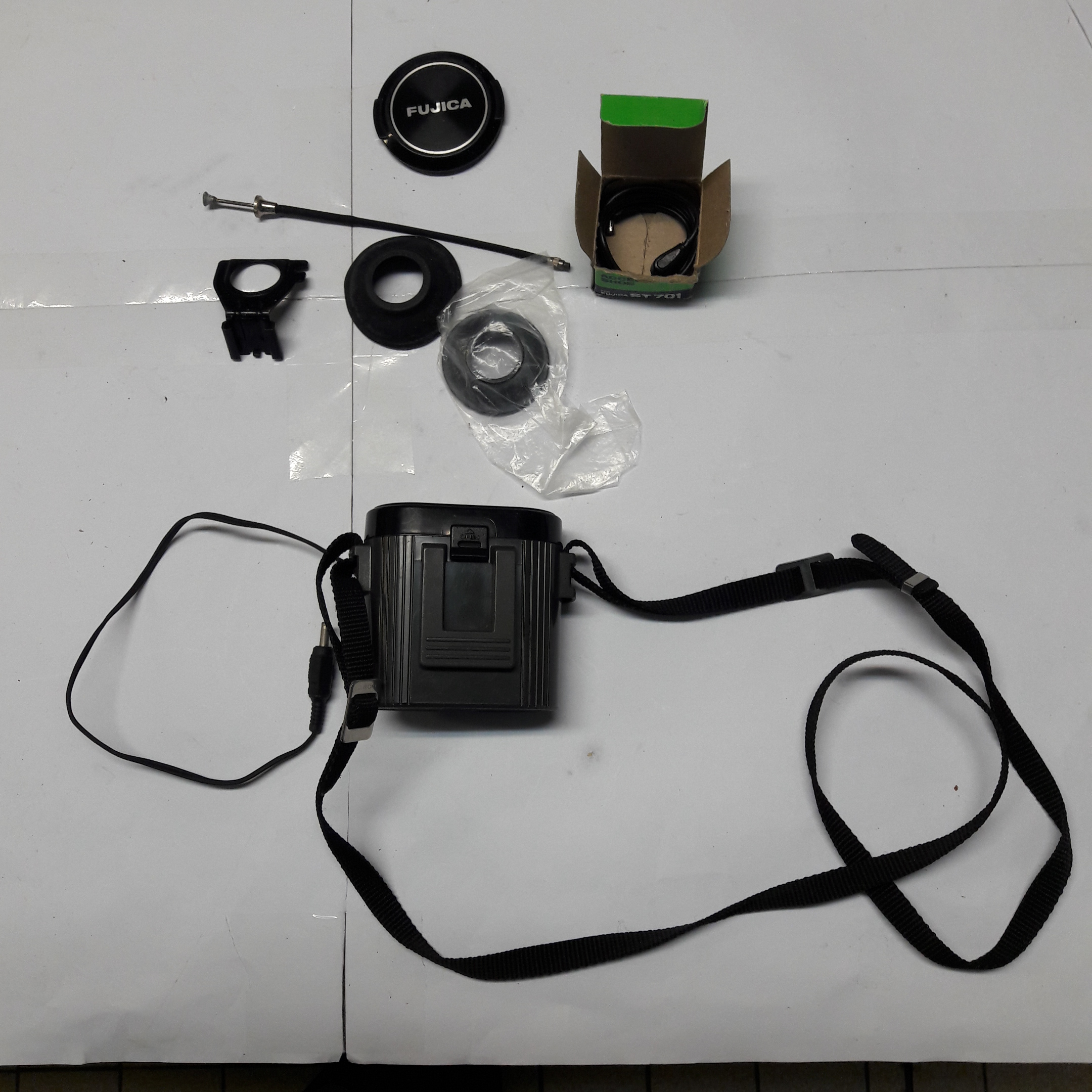 Voir photo 6 de SAC APPAREIL PHOTO SAMSONITE + obturateur fujica+ pare soleil + boite de rangement pour peliculle (sony ) SAC APPAREIL PHOTO SAMSONITE + obturateur fujica+ pare soleil + boite de rangement pour peliculle (sony ) état correct reconditionné photo 6