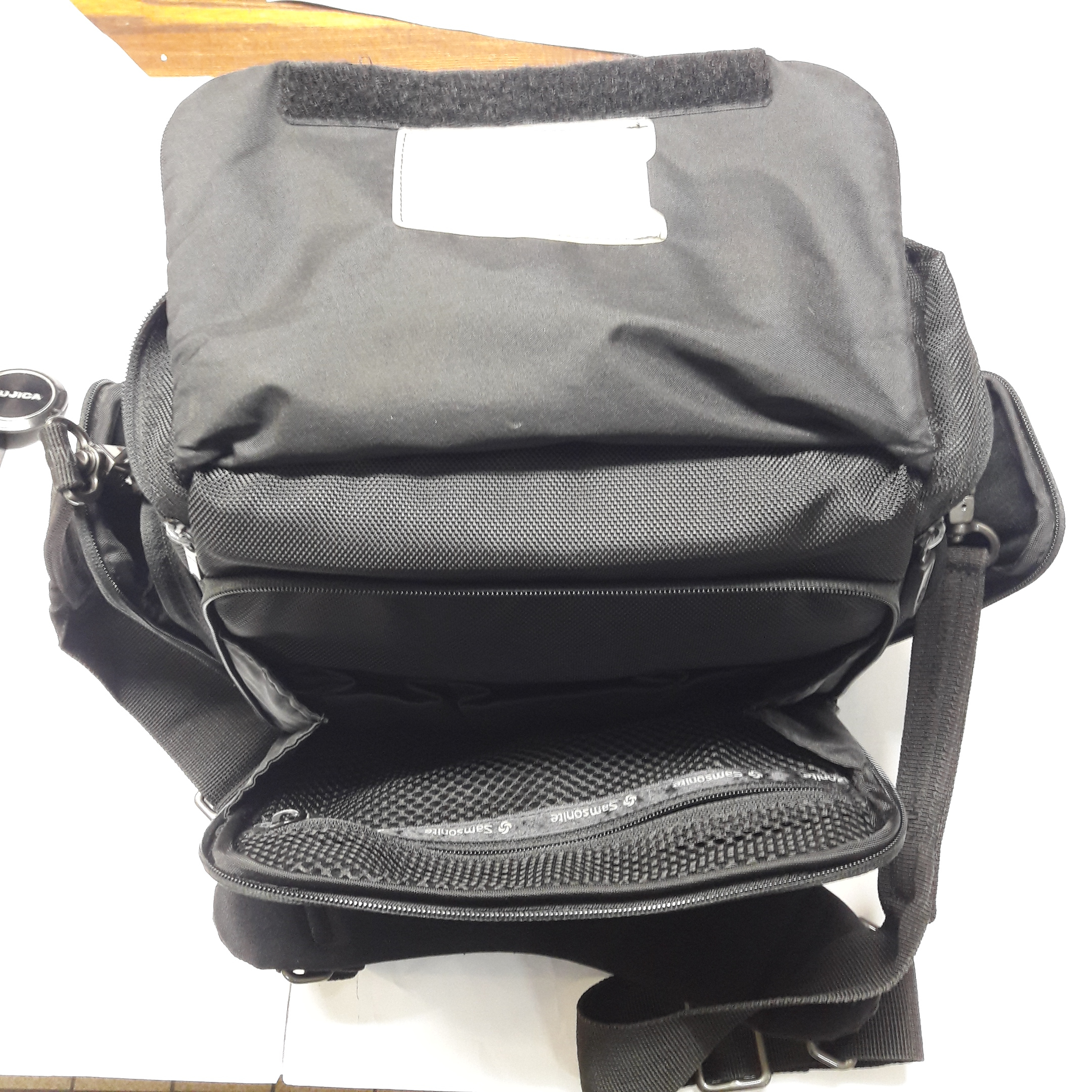 Voir photo 9 de SAC APPAREIL PHOTO SAMSONITE + obturateur fujica+ pare soleil + boite de rangement pour peliculle (sony ) SAC APPAREIL PHOTO SAMSONITE + obturateur fujica+ pare soleil + boite de rangement pour peliculle (sony ) état correct reconditionné photo 9