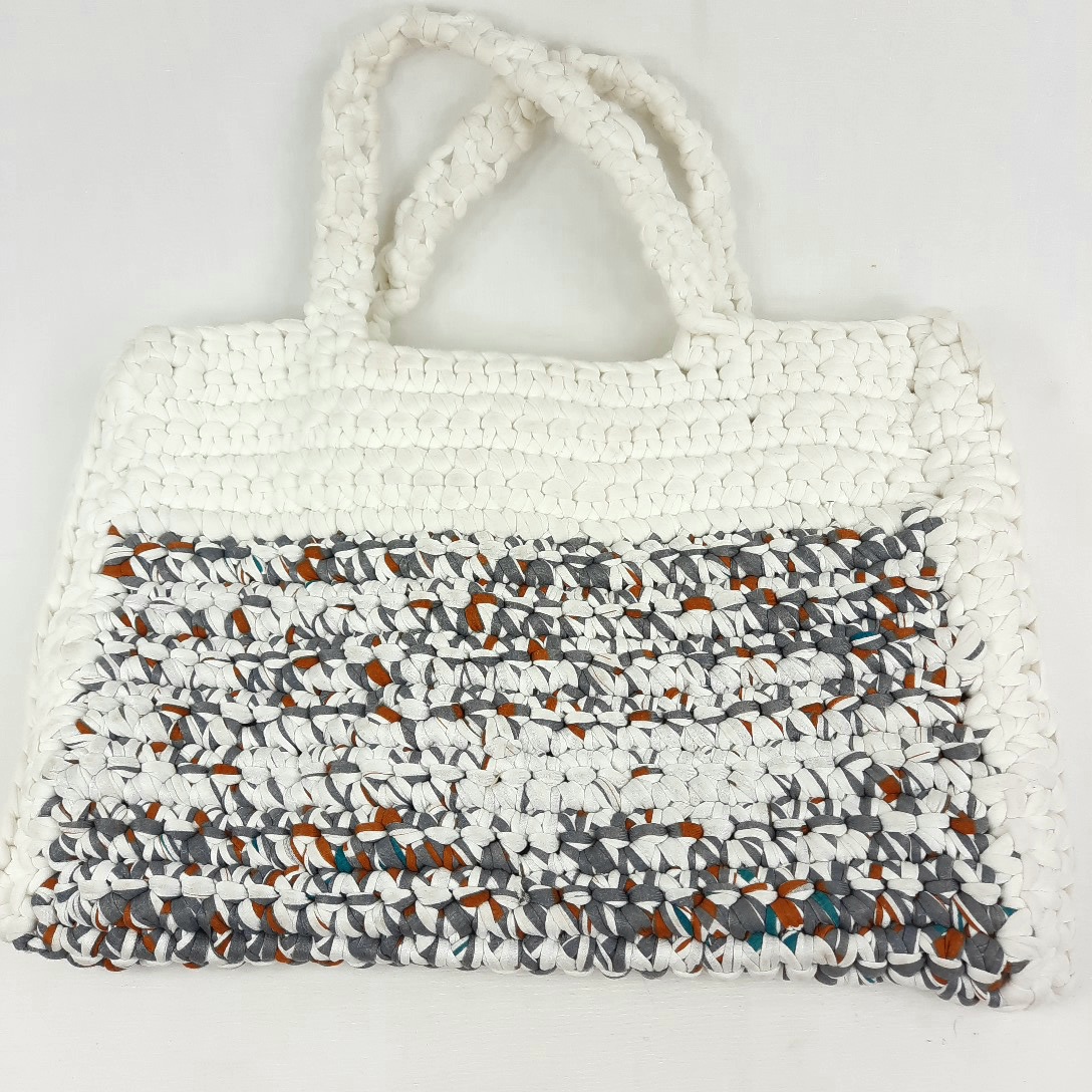 Acheter Sac au crochet babacool fait main, blanc, gris, rouille Bon état - 10,00 € Sac au crochet babacool fait main, blanc, gris, rouille Bon état reconditionné disponible sur Label Emmaüs