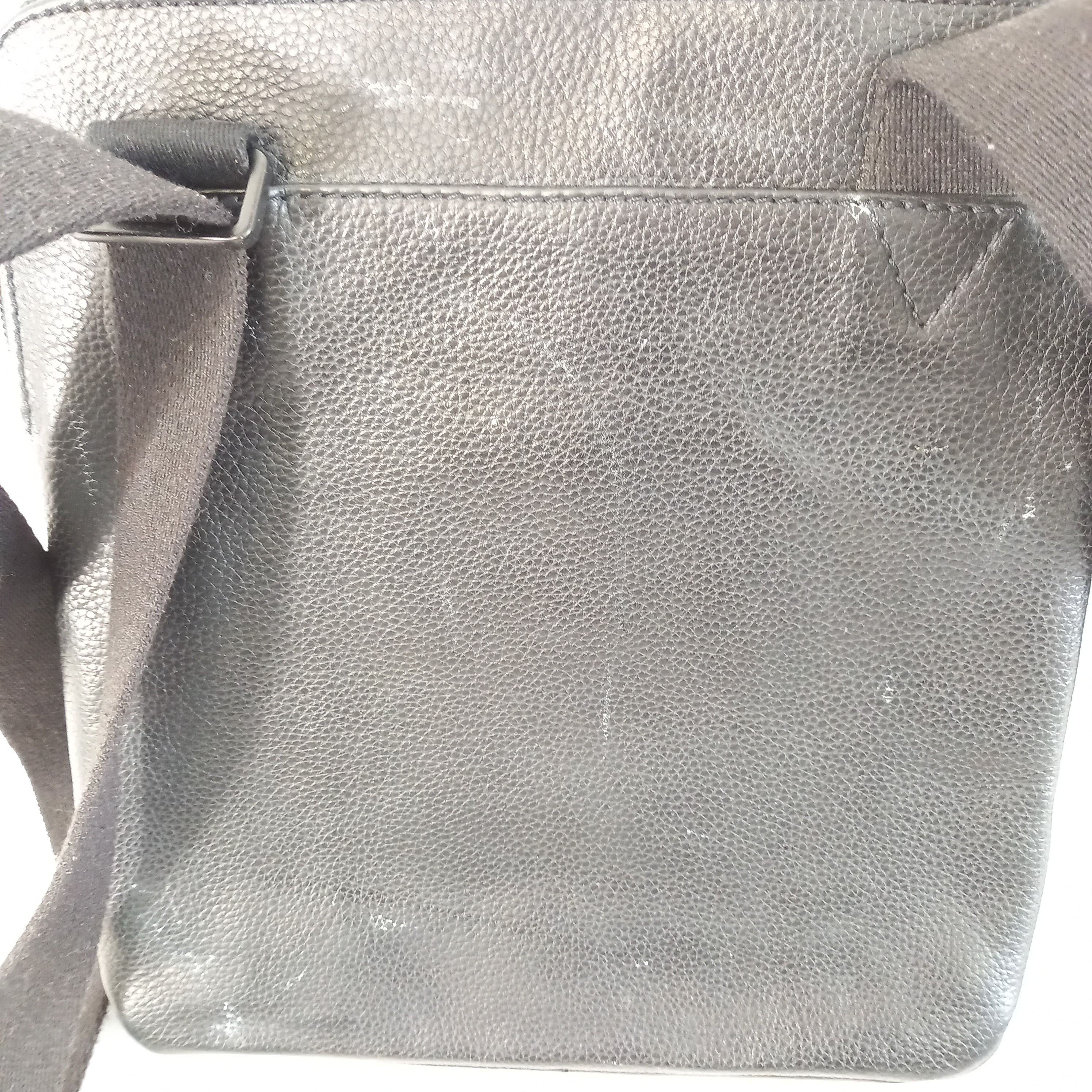 Voir photo 12 de Sac bandoulière en cuir, de marque Piquadro (Italie) Sac bandoulière en cuir, de marque Piquadro (Italie) Bon état reconditionné photo 12