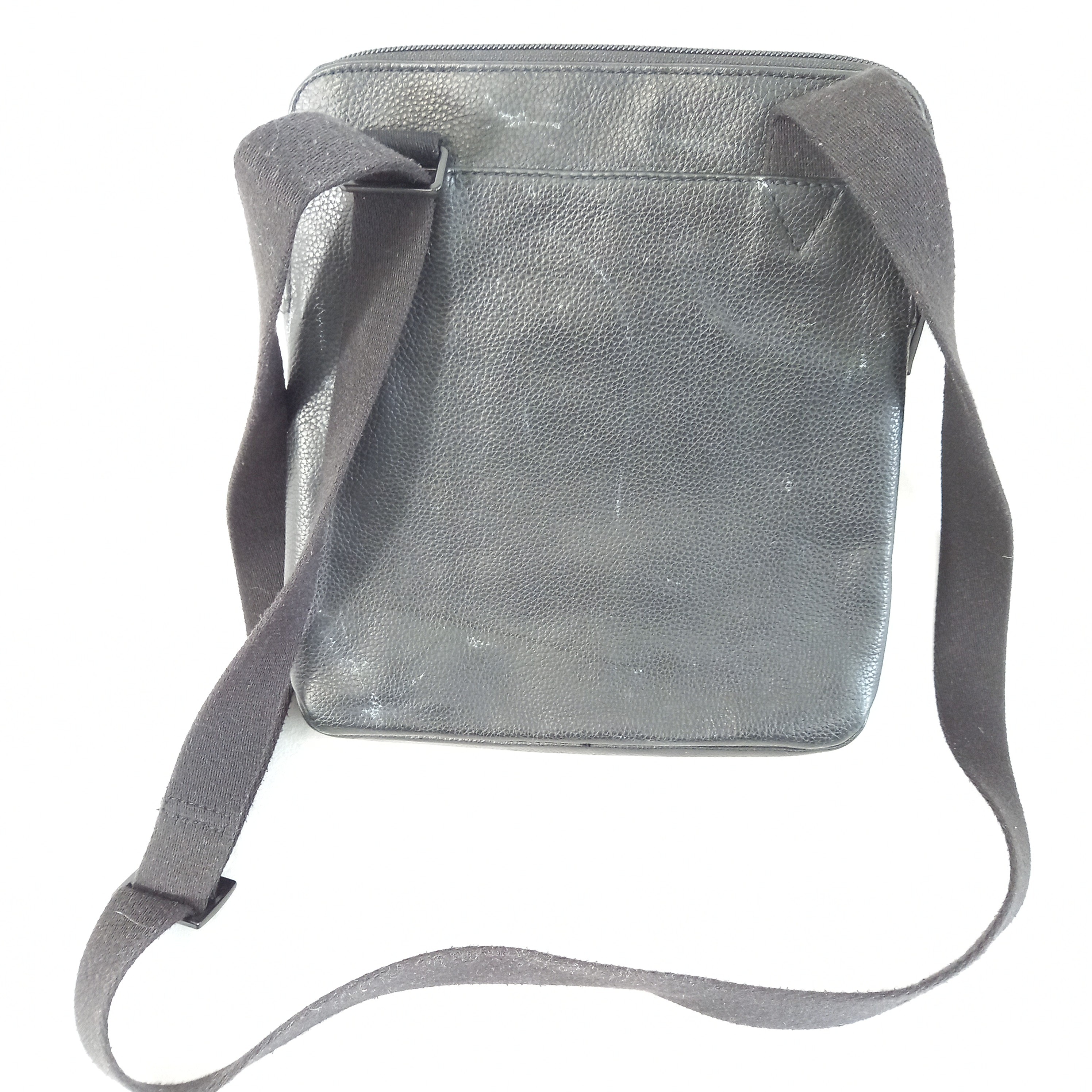 Voir photo 2 de Sac bandoulière en cuir, de marque Piquadro (Italie) Sac bandoulière en cuir, de marque Piquadro (Italie) Bon état reconditionné photo 2