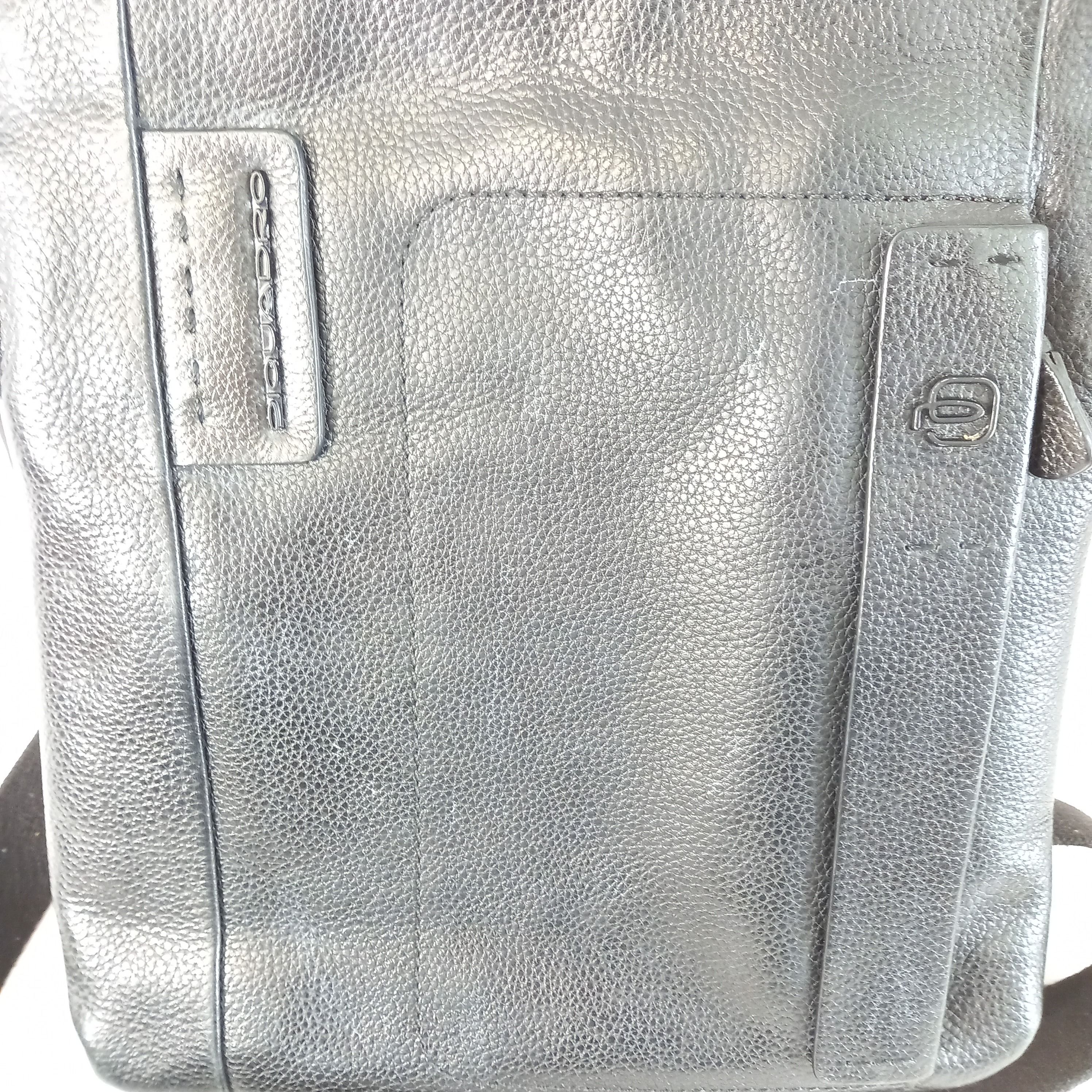 Voir photo 9 de Sac bandoulière en cuir, de marque Piquadro (Italie) Sac bandoulière en cuir, de marque Piquadro (Italie) Bon état reconditionné photo 9