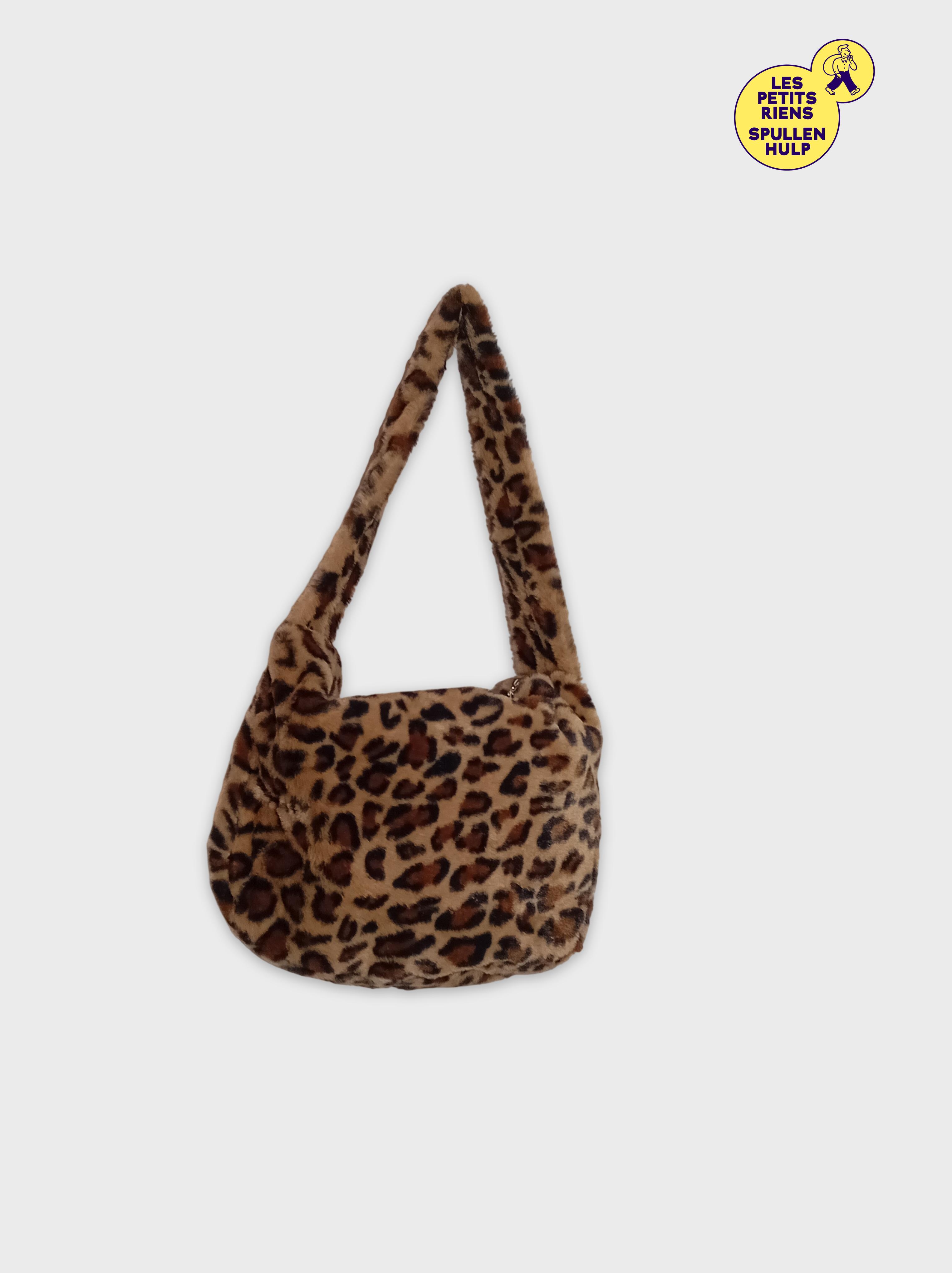 Sac Bandoulière Imitation Fourrure Léopard Style Vintage (T4045) Très bon état - 10,00 € Sac Bandoulière Imitation Fourrure Léopard Style Vintage (T4045) Très bon état reconditionné disponible sur Label Emmaüs