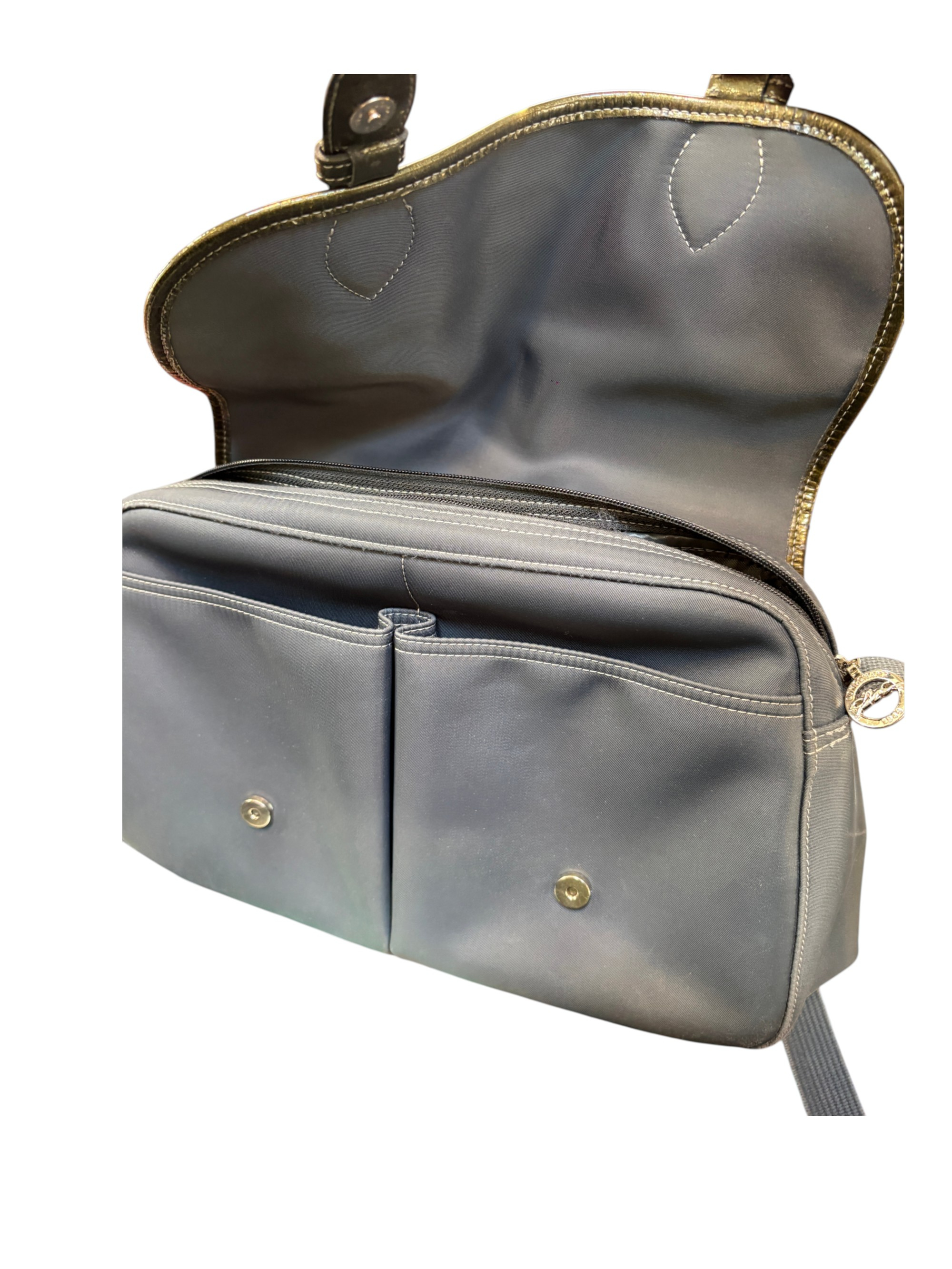 Voir photo 2 de Sac bandoulière Longchamp en toile textile et cuir verni gris/vert Sac bandoulière Longchamp en toile textile et cuir verni gris/vert Parfait état reconditionné photo 2