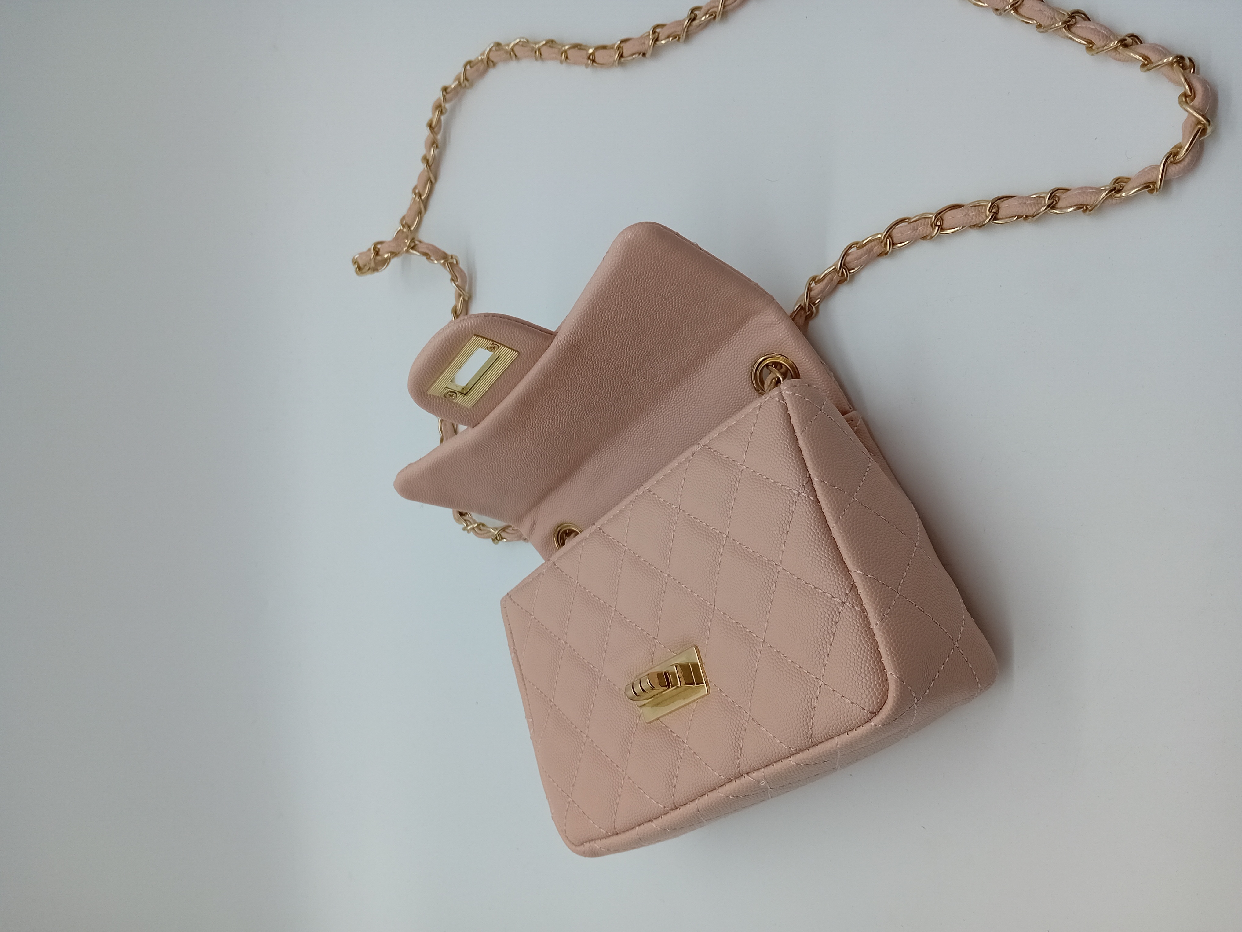 Voir photo 5 de Sac Bandoulière Matelassé Rose Chaîne Dorée Taille Unique (t5249) Sac Bandoulière Matelassé Rose Chaîne Dorée Taille Unique (t5249) Très bon état reconditionné photo 5