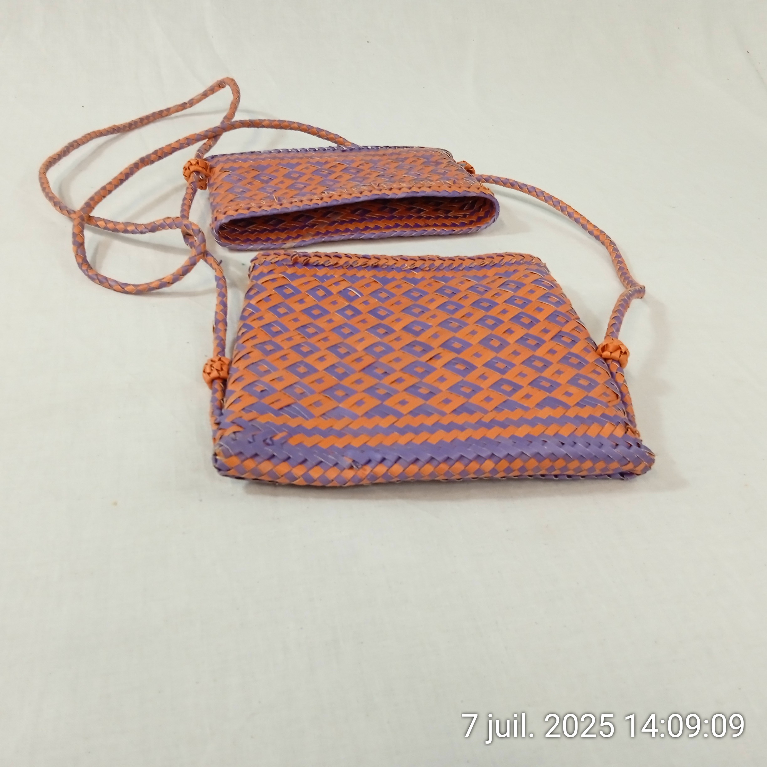 Voir photo 4 de Sac bandoulière/pochette vintage style festival hippie bohème en osier tressé Sac bandoulière/pochette vintage style festival hippie bohème en osier tressé Très bon état reconditionné photo 4