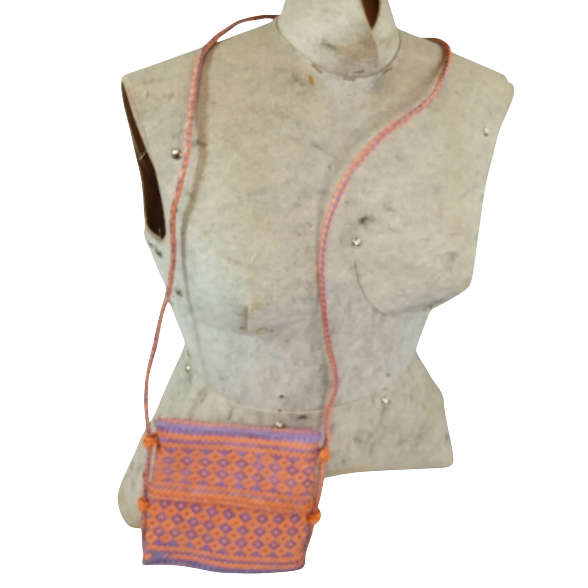 Sac bandoulière/pochette vintage style festival hippie bohème en osier tressé Très bon état - 12,80 € Sac bandoulière/pochette vintage style festival hippie bohème en osier tressé Très bon état reconditionné disponible sur Label Emmaüs