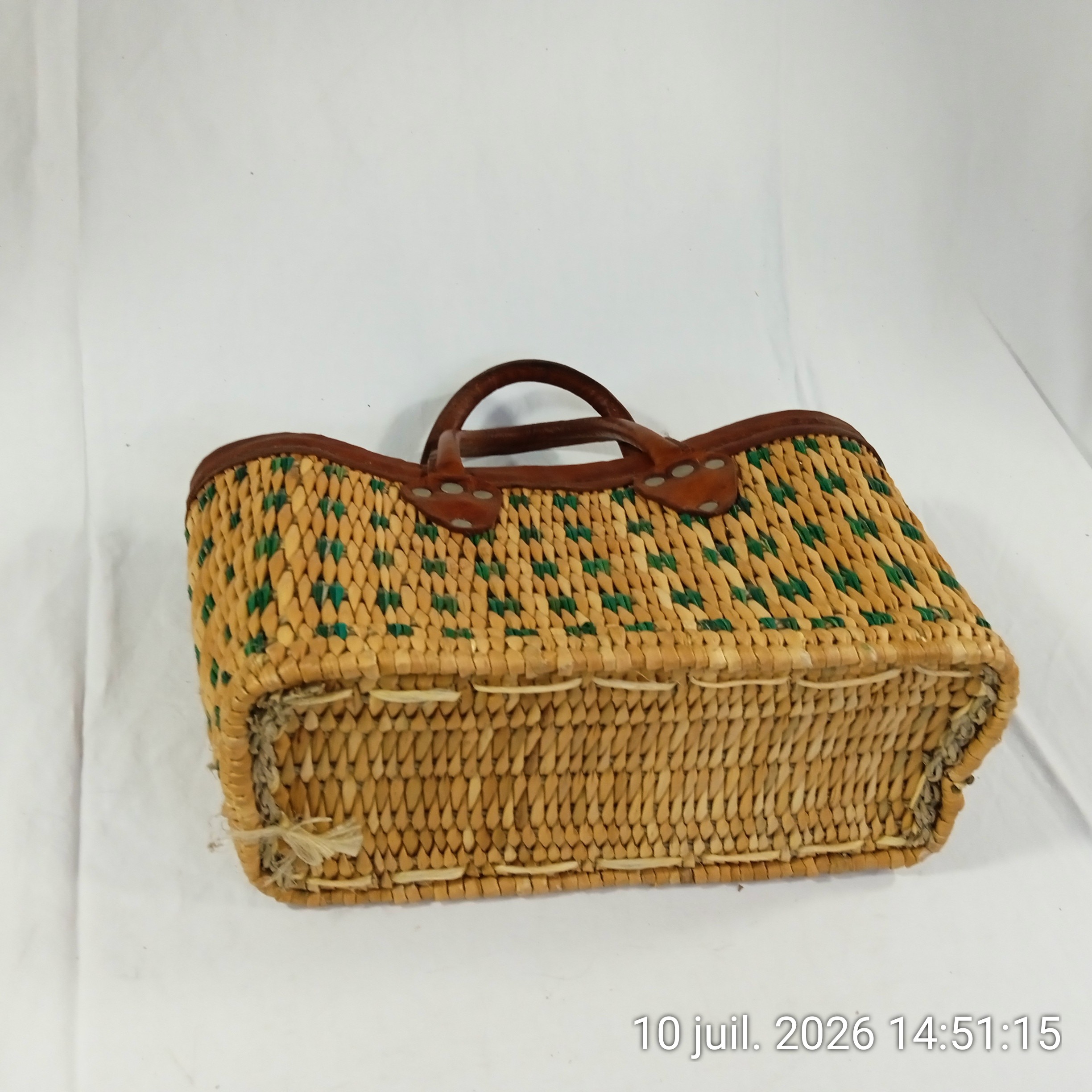 Voir photo 2 de Sac cabas en paille marocaine anses en cuir style marché français Sac cabas en paille marocaine anses en cuir style marché français Bon état reconditionné photo 2