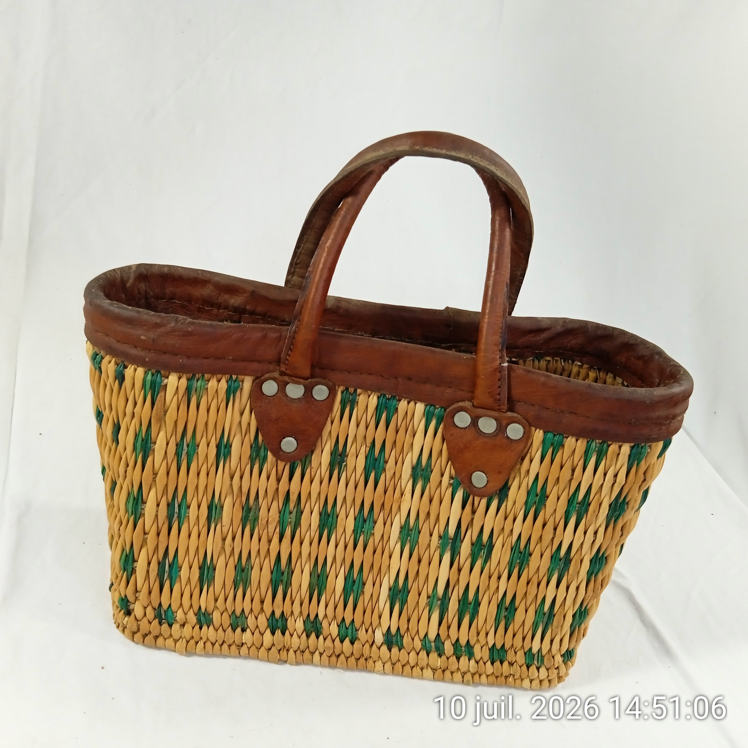 Voir photo 3 de Sac cabas en paille marocaine anses en cuir style marché français Sac cabas en paille marocaine anses en cuir style marché français Bon état reconditionné photo 3