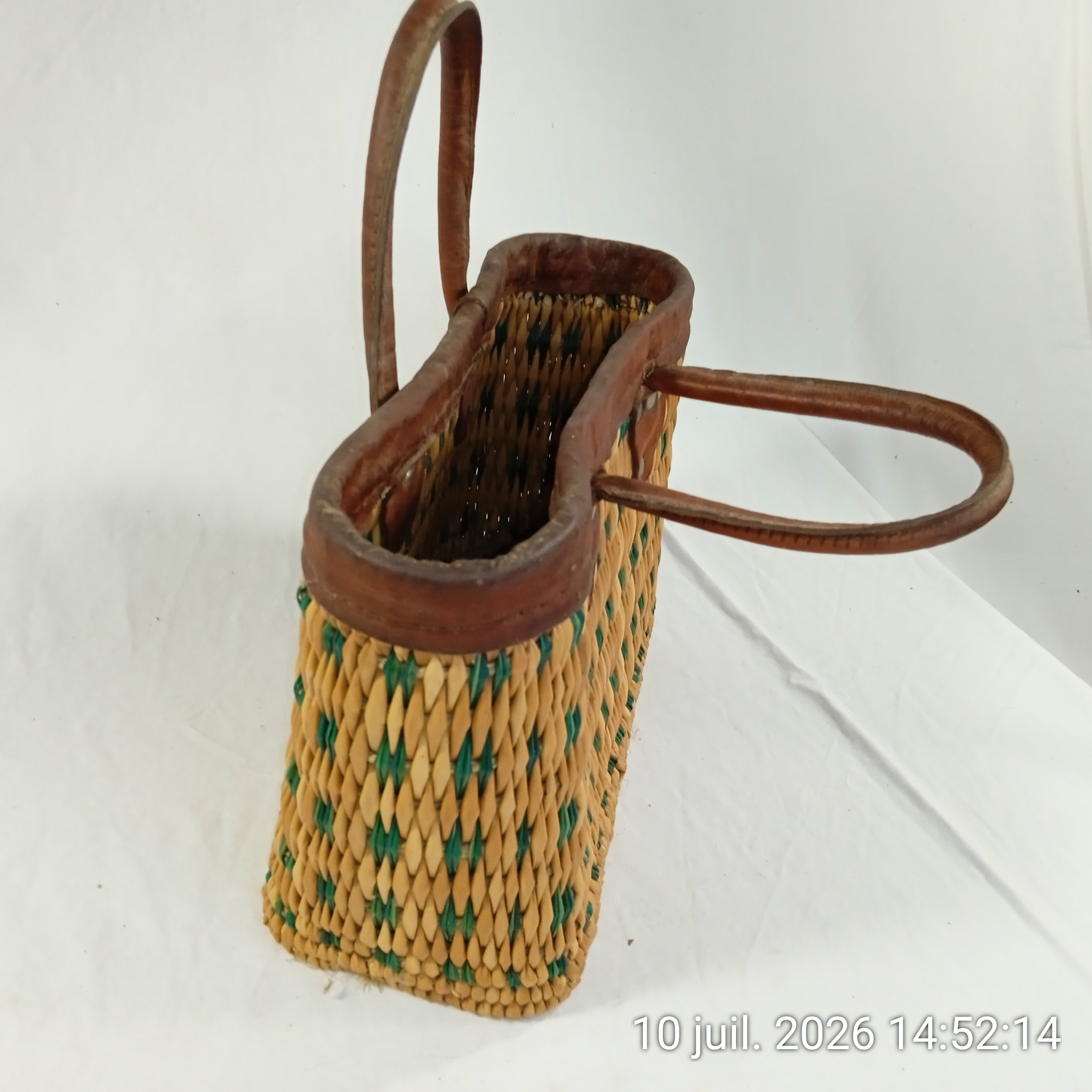 Voir photo 4 de Sac cabas en paille marocaine anses en cuir style marché français Sac cabas en paille marocaine anses en cuir style marché français Bon état reconditionné photo 4