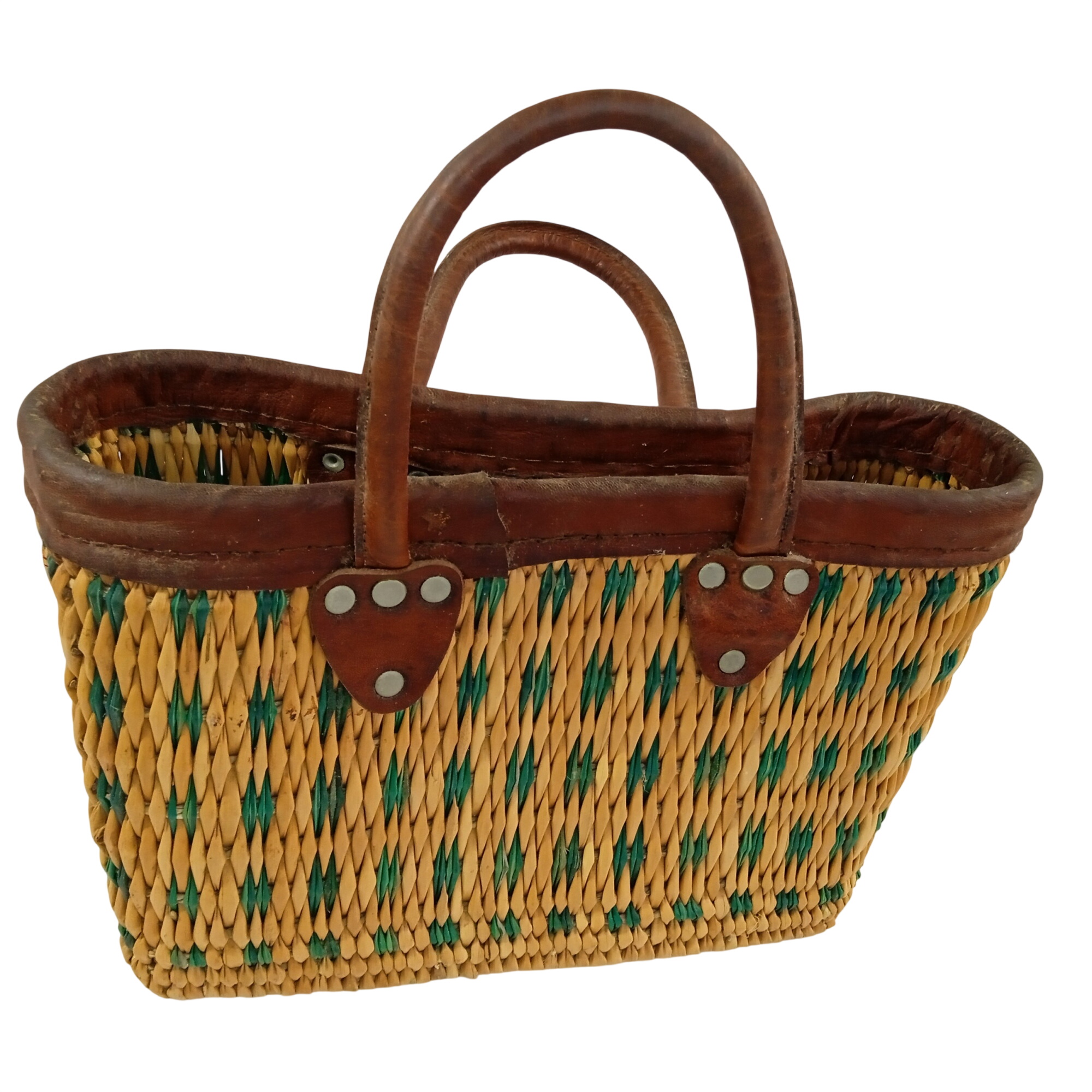Acheter Sac cabas en paille marocaine anses en cuir style marché français Bon état - 28,00 € Sac cabas en paille marocaine anses en cuir style marché français Bon état reconditionné disponible sur Label Emmaüs