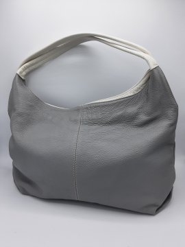 Sac cuir gris clair et blanc de seconde main - 30,00 € Sac cuir gris clair et blanc de seconde main reconditionné disponible sur Claquettes Market