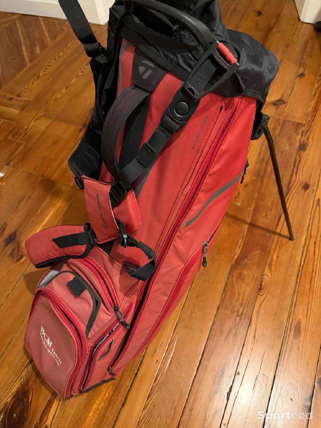 Sac de golf trépied TaylorMade  Très bon état reconditionné disponible sur Sporteed | Dero