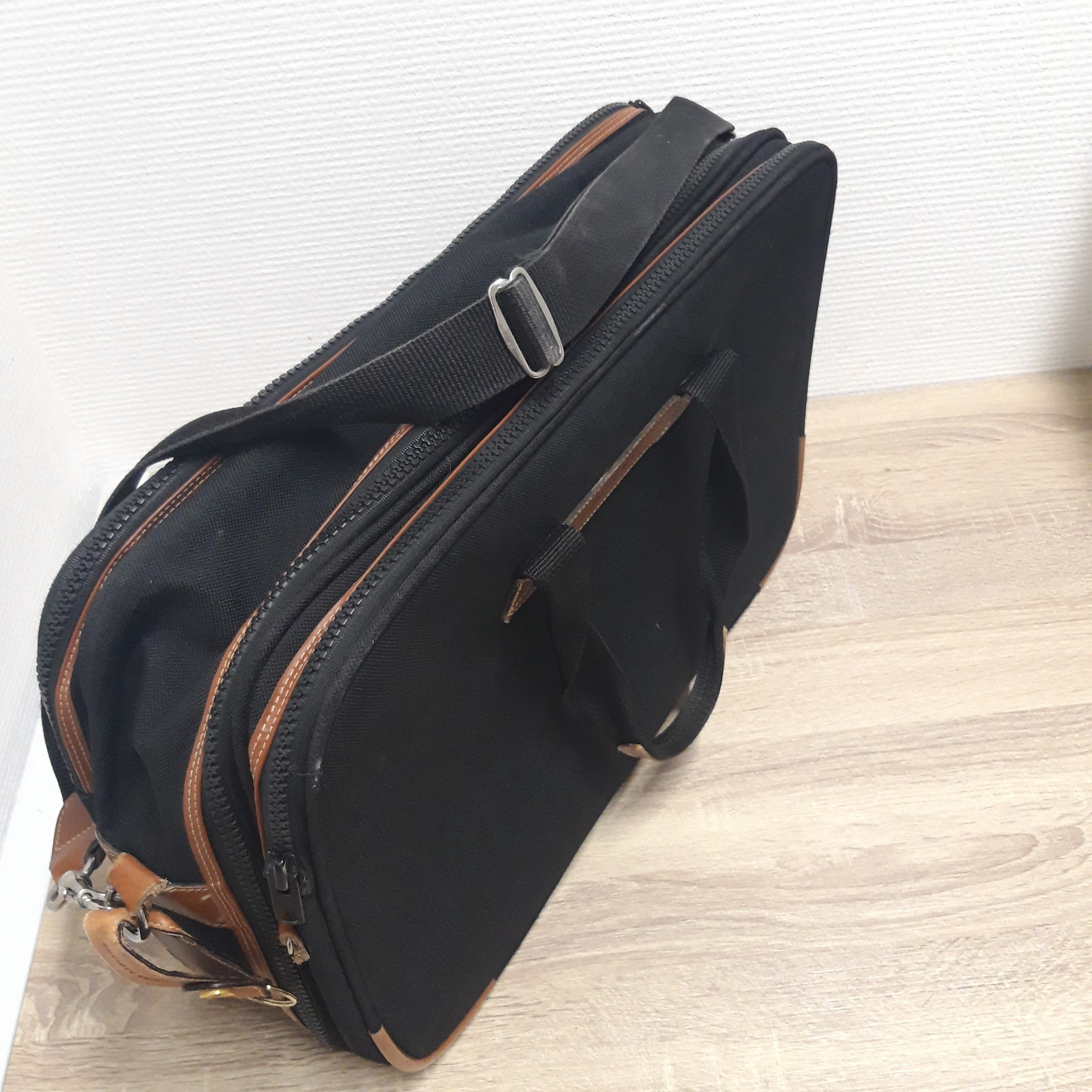 Sac de voyage Lancel vintage – couleur noire Bon état reconditionné photo 6