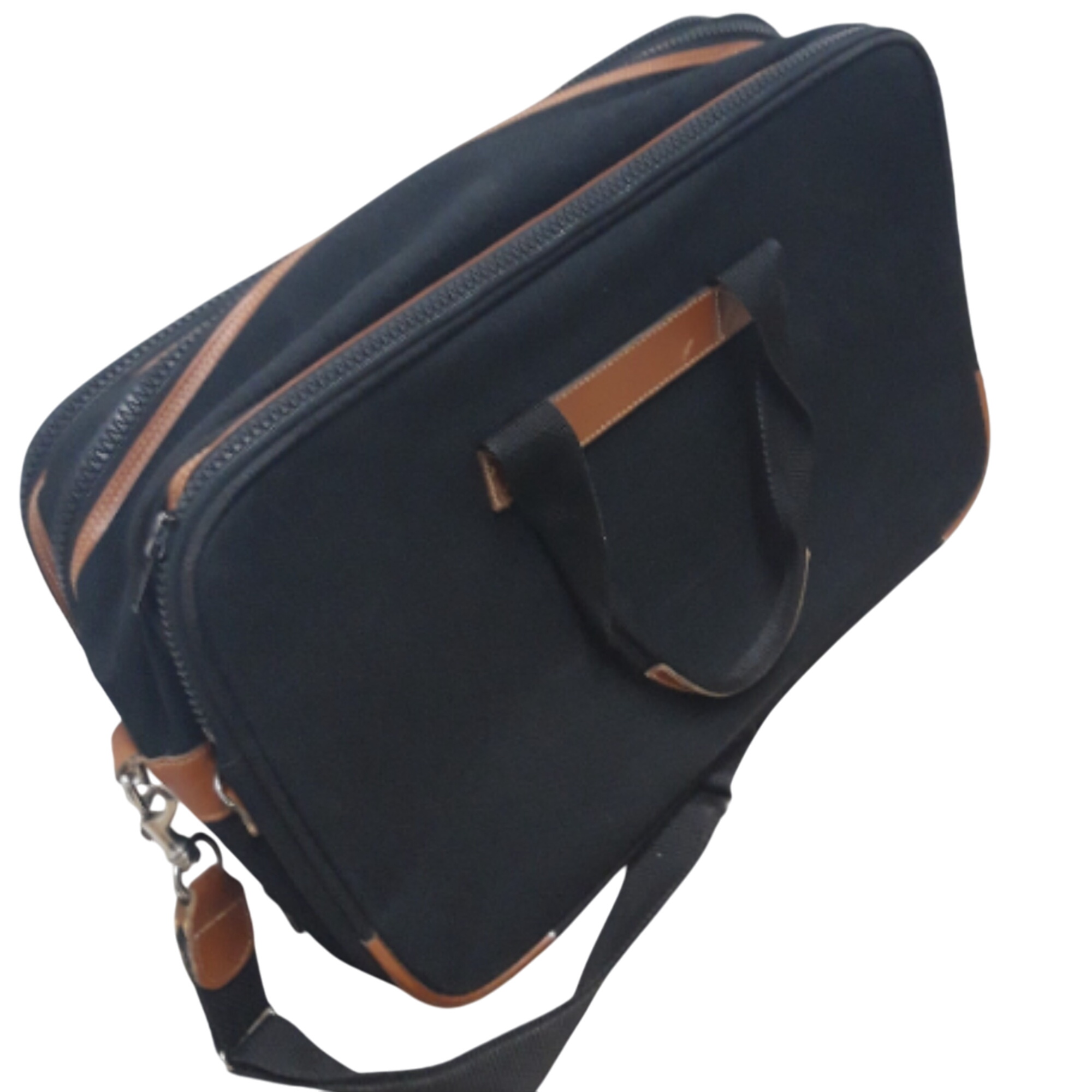 Sac de voyage Lancel vintage – couleur noire Bon état - 53,00 € Sac de voyage Lancel vintage – couleur noire Bon état reconditionné disponible sur Label Emmaüs