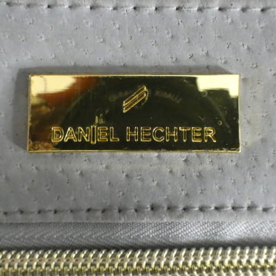 Voir photo 5 de Sac en bandoulière taupe - femme - Daniel Hechter - dimension 27 cm X 10 cm X 21 cm Sac en bandoulière taupe - femme - Daniel Hechter - dimension 27 cm X 10 cm X 21 cm Très bon état reconditionné photo 5