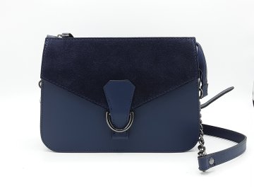 Sac en cuir bleu italien de seconde main Parfait état - 35,00 € Sac en cuir bleu italien de seconde main Parfait état N/A reconditionné disponible sur Claquettes Market