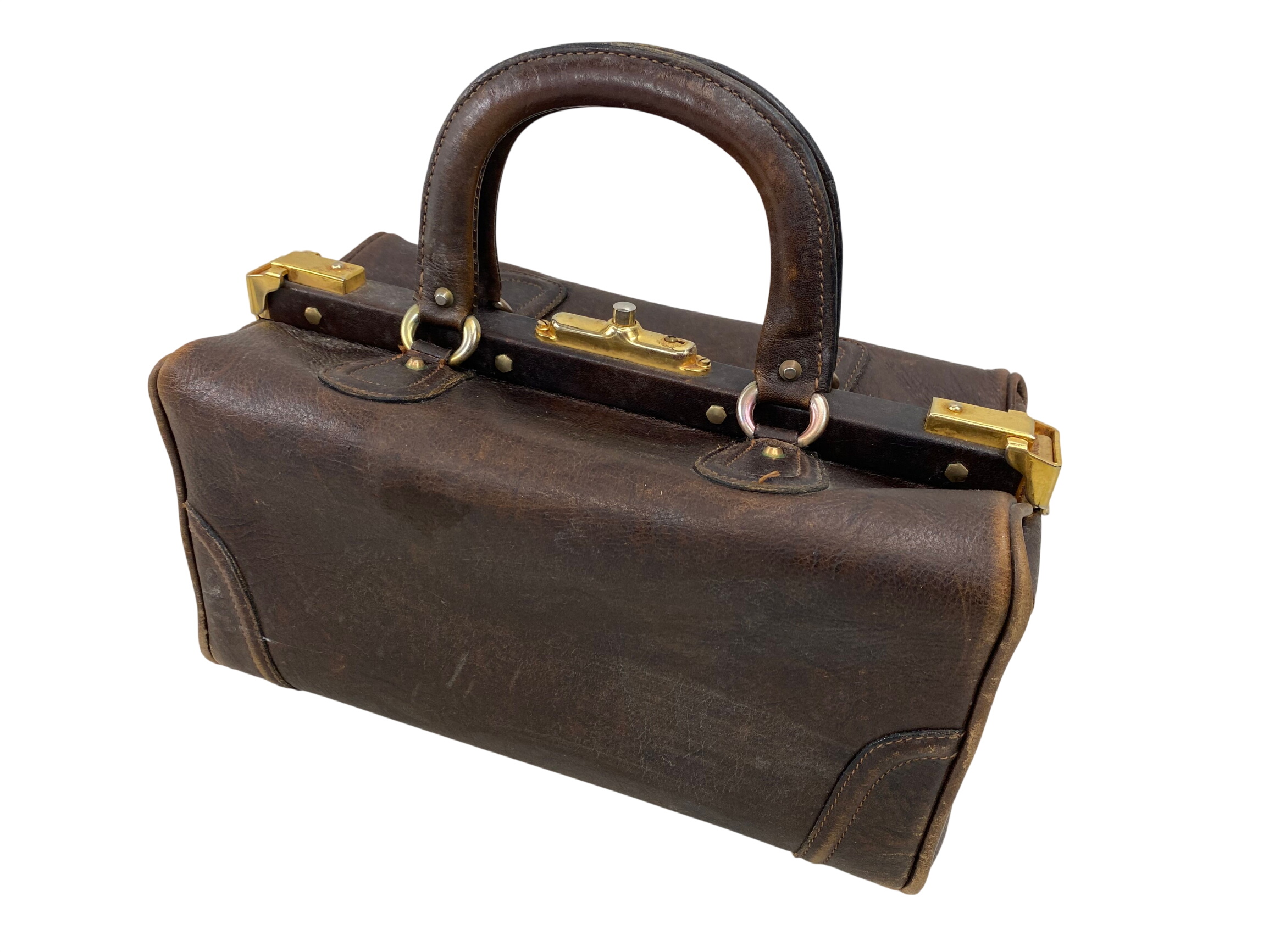 Acheter Sac en cuir docteur Bon état - 40,00 € Sac en cuir docteur Bon état reconditionné disponible sur Label Emmaüs