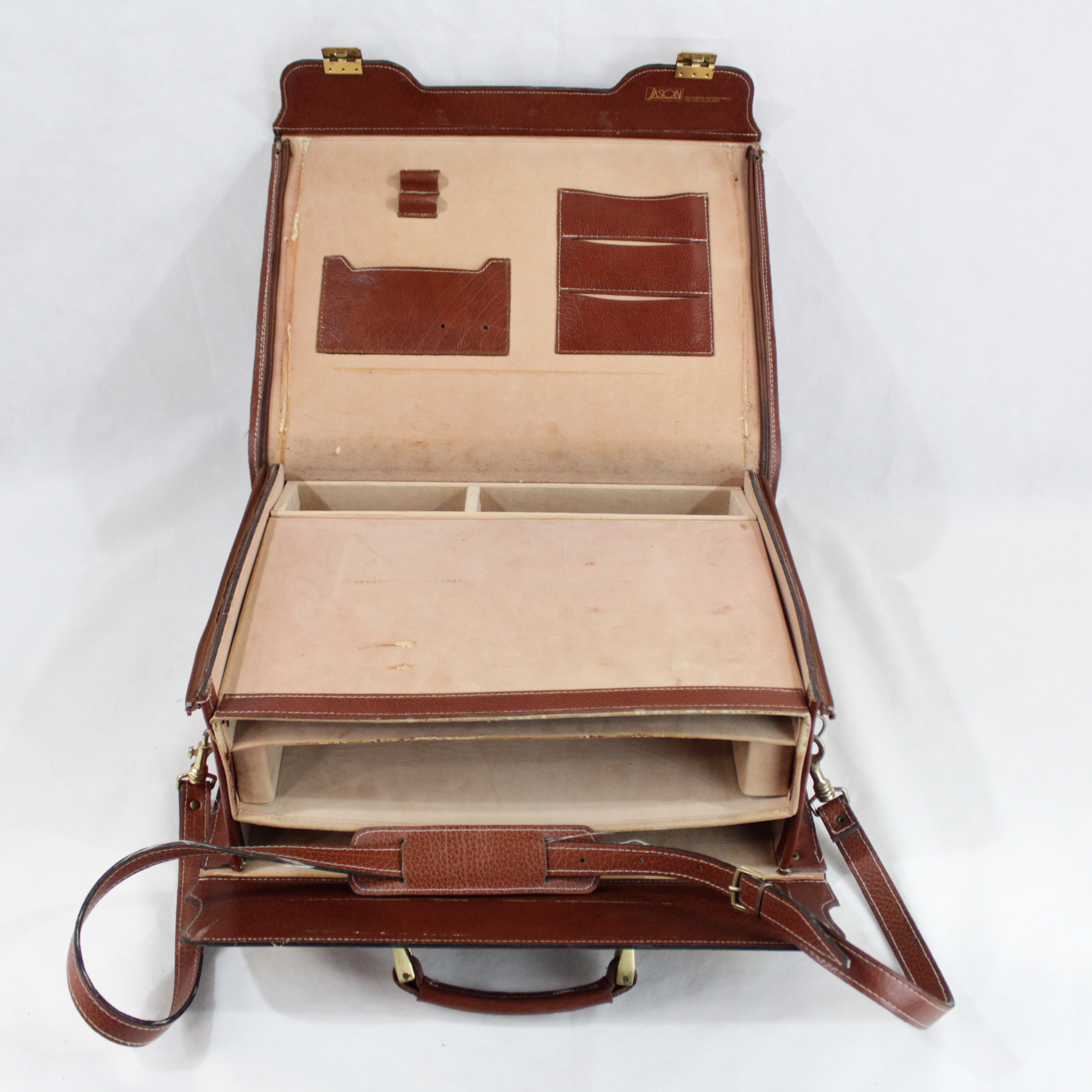 Voir photo 3 de Sac en cuir porte ordinateur et documents - JASON Sac en cuir porte ordinateur et documents - JASON Bon état reconditionné photo 3