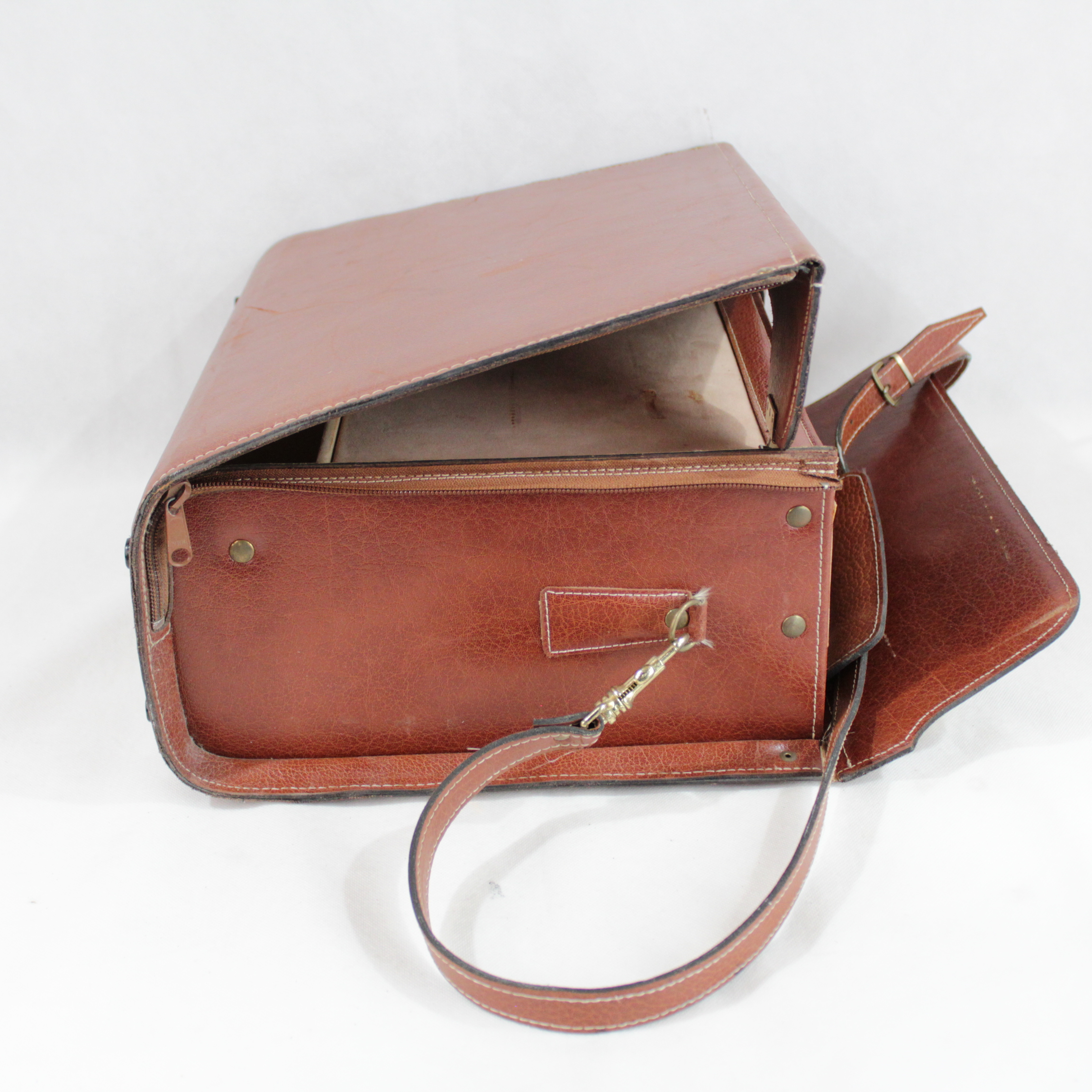 Voir photo 4 de Sac en cuir porte ordinateur et documents - JASON Sac en cuir porte ordinateur et documents - JASON Bon état reconditionné photo 4