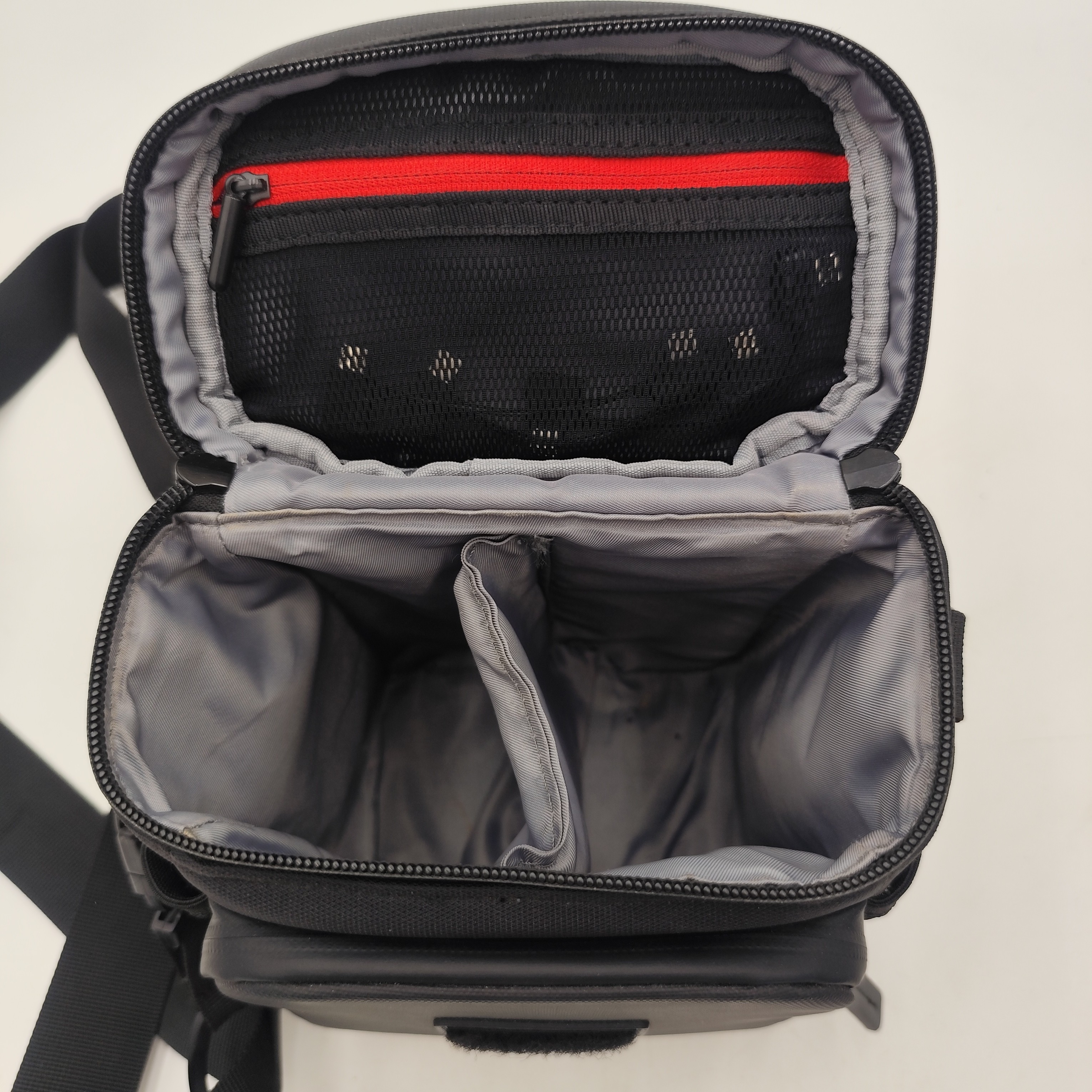 Voir photo 2 de Sac et pièces de rechange Drone DJI MAVIC GL200A Sac et pièces de rechange Drone DJI MAVIC GL200A Très bon état reconditionné photo 2