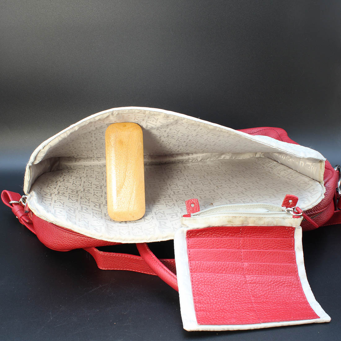 Voir photo 4 de Sac Lamarthe pour ordinateur femme cuir rouge Sac Lamarthe pour ordinateur femme cuir rouge Bon état reconditionné photo 4