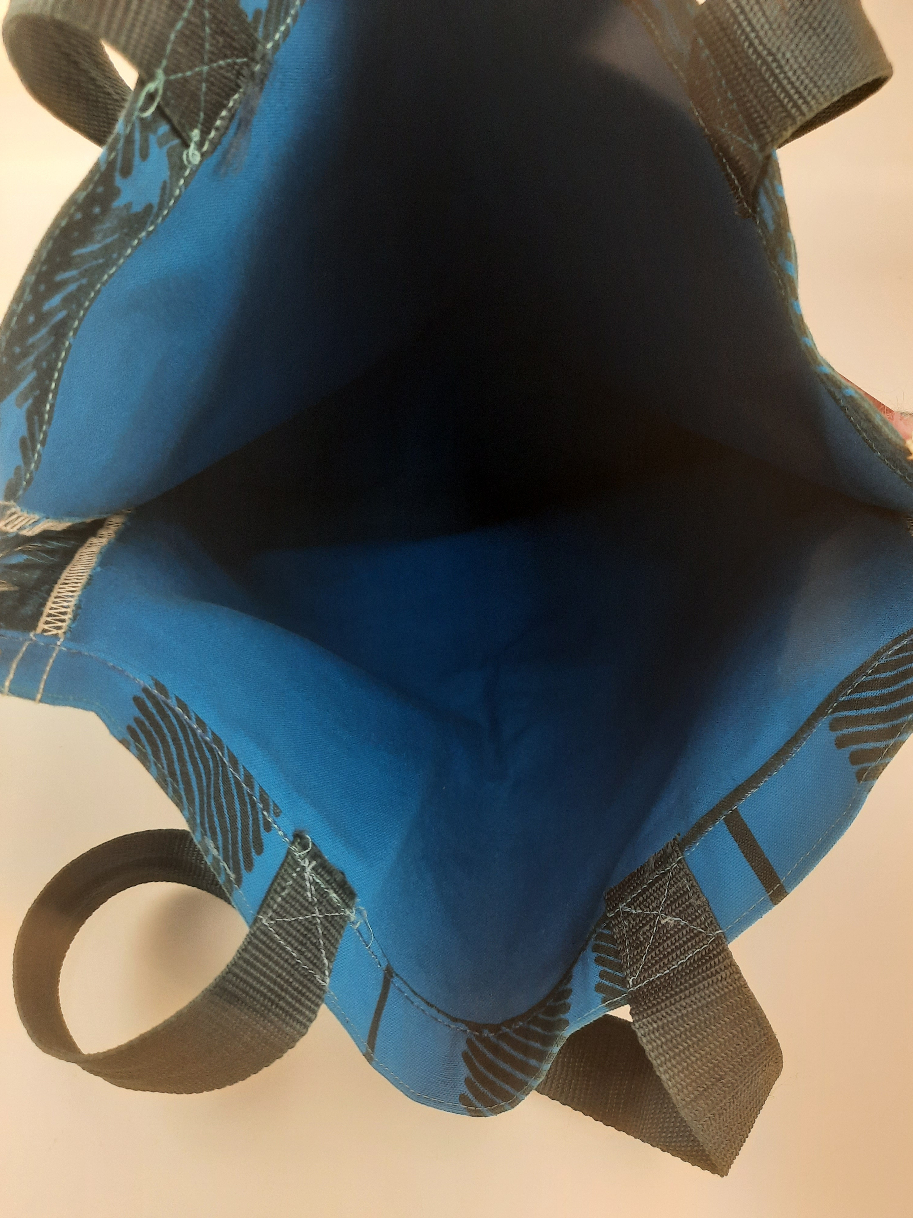 Voir photo 3 de Sac réalisé à partir d'une toile de transat Sac réalisé à partir d'une toile de transat Bon état reconditionné photo 3