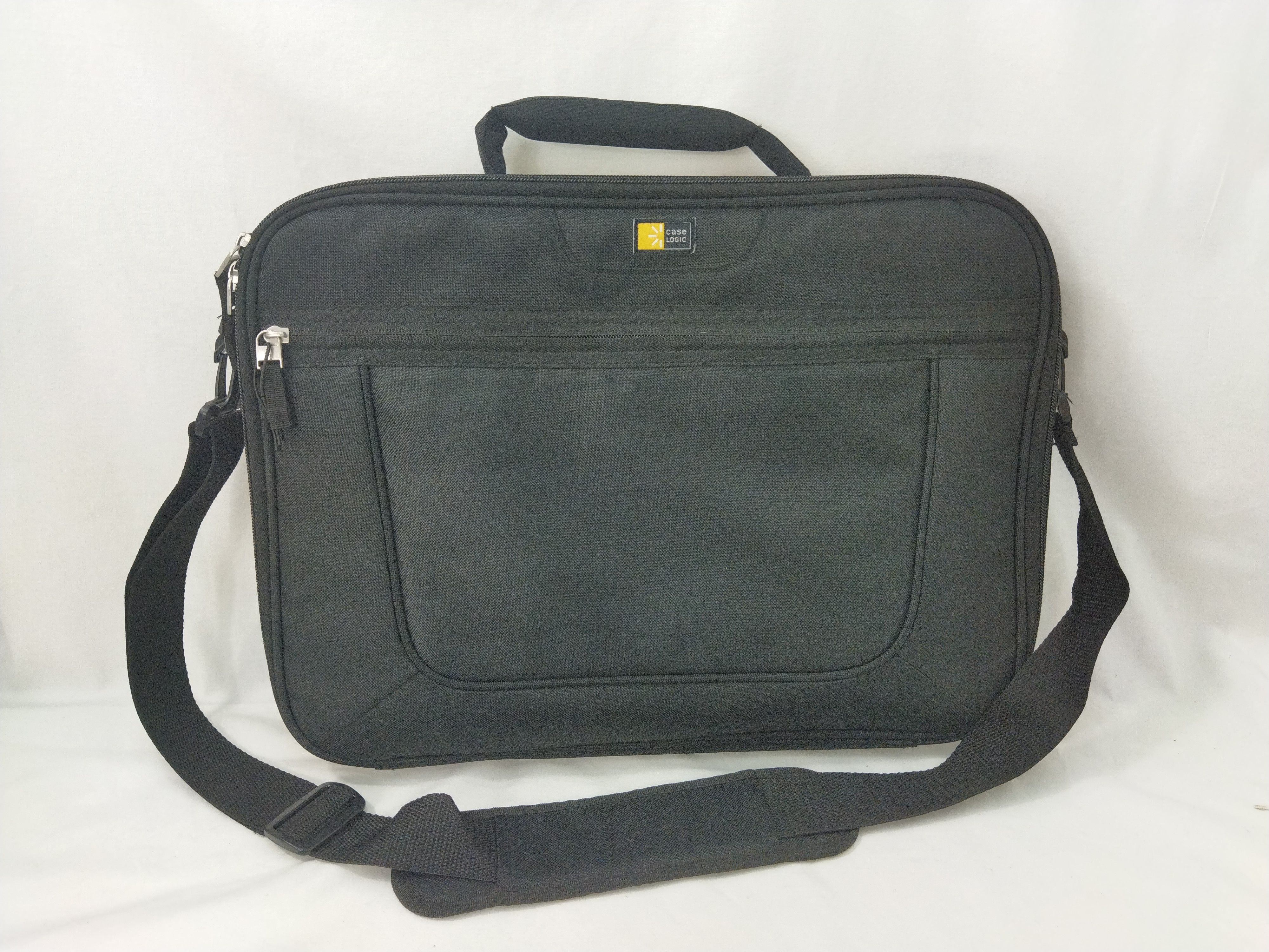 Voir photo 3 de Sacoche en très bon état et propre pour votre ordinateur Portable 14 Pouces de la marque Case Logic Sacoche en très bon état et propre pour votre ordinateur Portable 14 Pouces de la marque Case Logic très bon état reconditionné photo 3