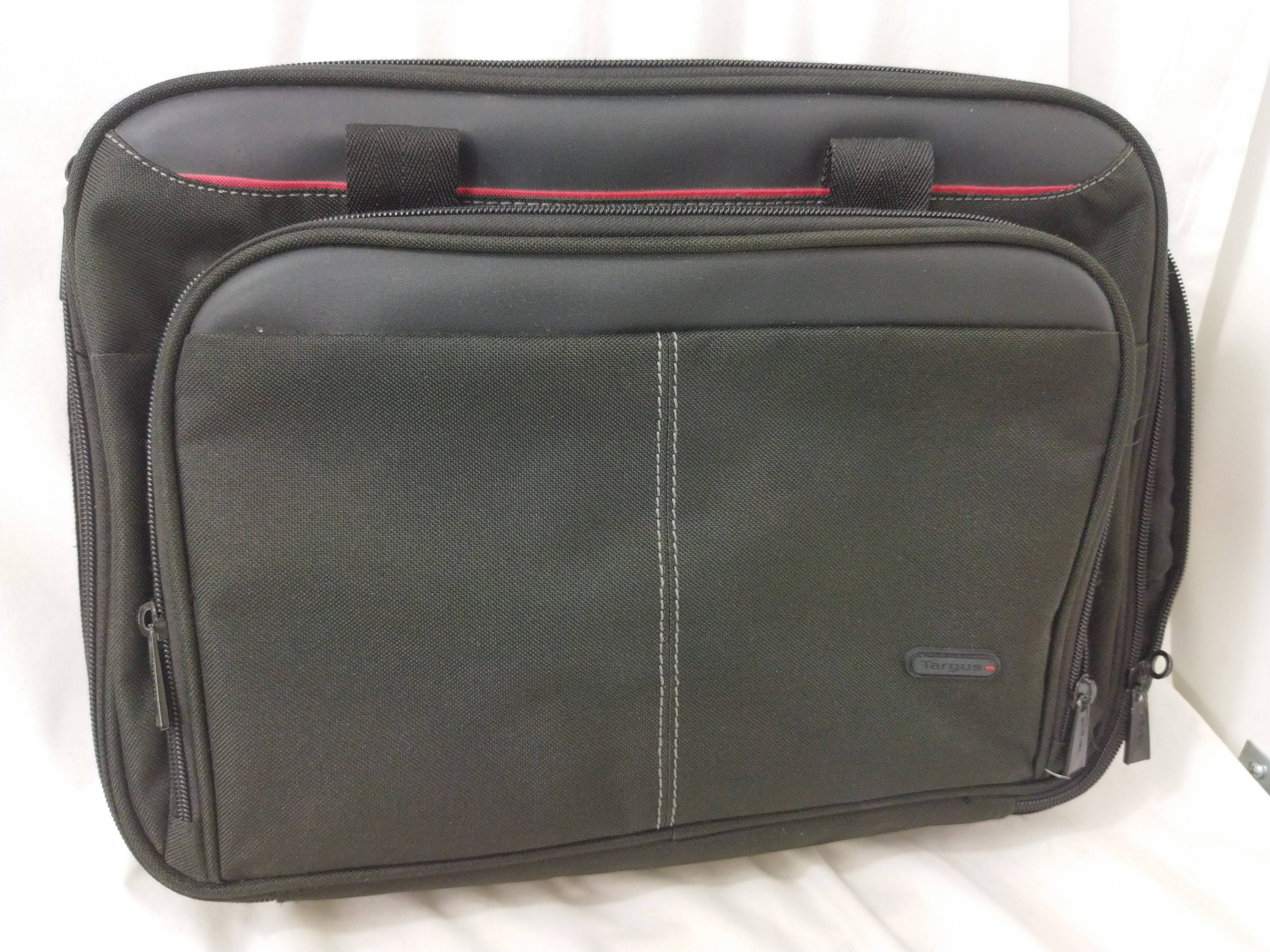 Voir photo 3 de Sacoche pour Pc Portable 13 pouces de la marque Targus en très bon état Sacoche pour Pc Portable 13 pouces de la marque Targus en très bon état très bon état reconditionné photo 3