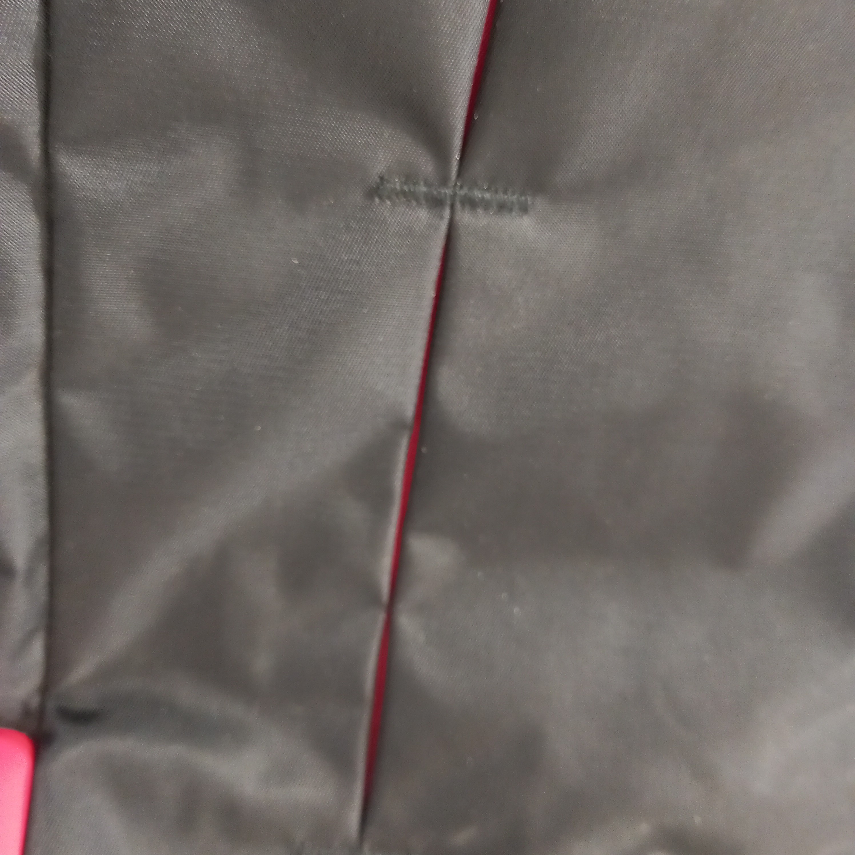 Voir photo 9 de Sacoche / sac à bandoulière noir et rouge, en polyester, de marque American Tourister Sacoche / sac à bandoulière noir et rouge, en polyester, de marque American Tourister Très bon état reconditionné photo 9