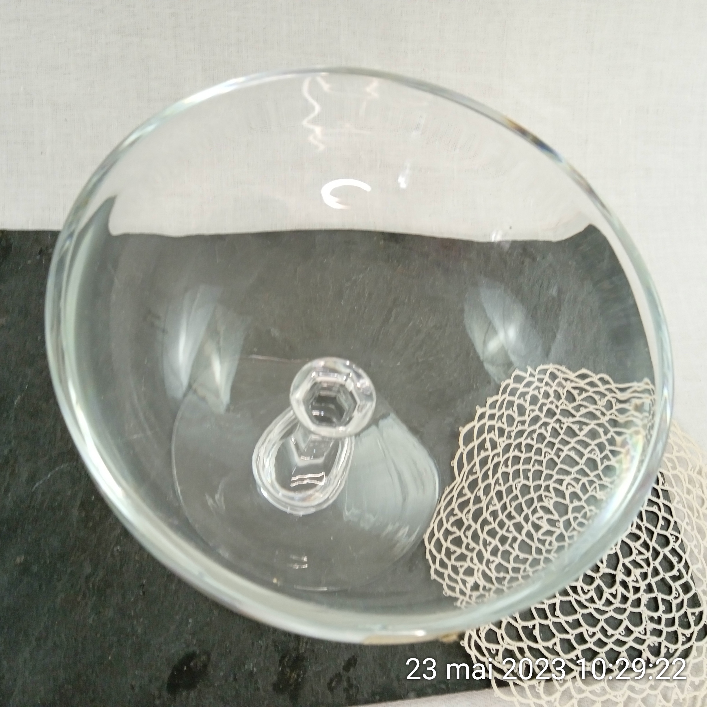 Voir photo 4 de Saladier coupe (fruits, caviar, confiture) sur pied en cristal fait main Saladier coupe (fruits, caviar, confiture) sur pied en cristal fait main Très bon état reconditionné photo 4