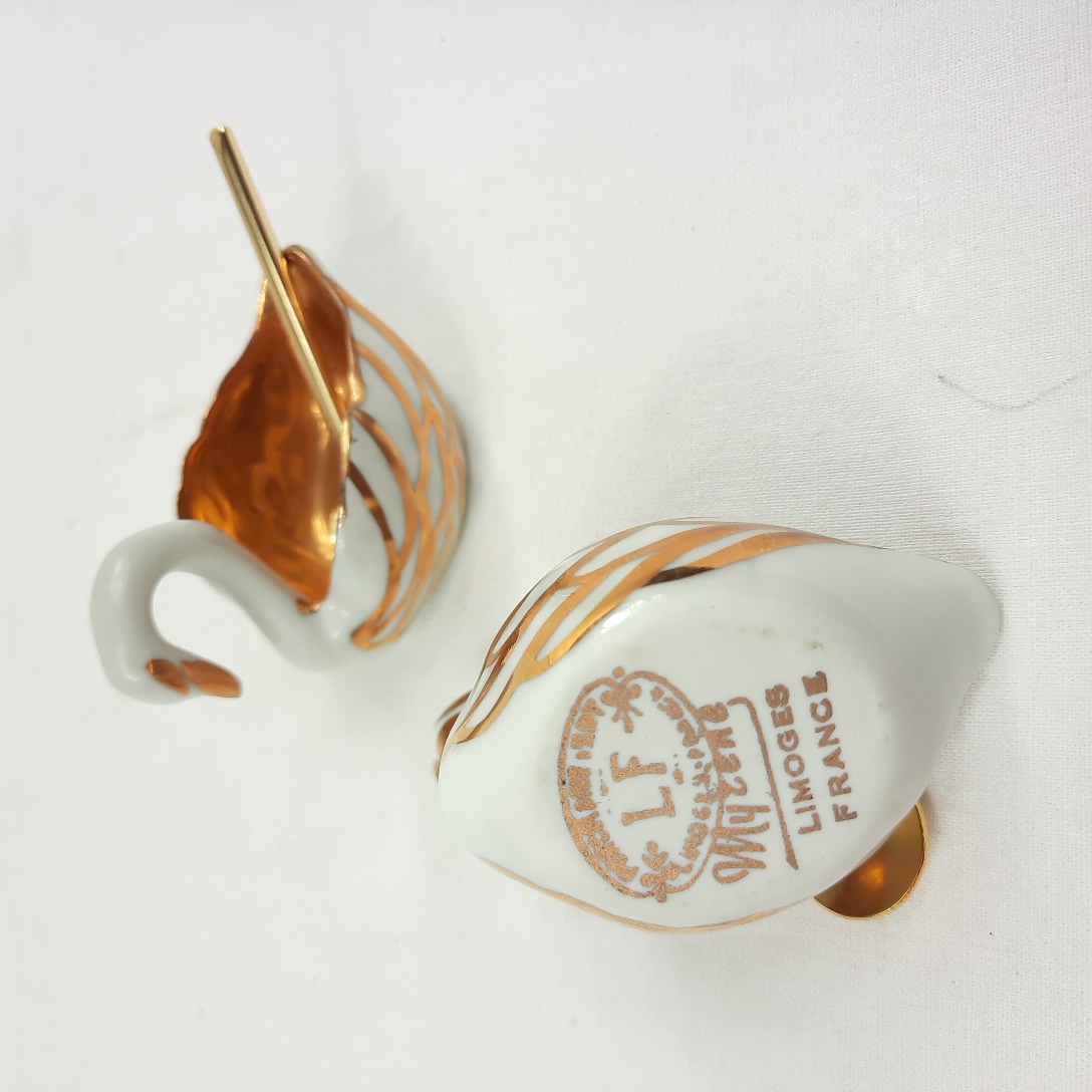 Voir photo 4 de Salière et poivrière en forme de cygne porcelaine de Limoges vintage raffiné Salière et poivrière en forme de cygne porcelaine de Limoges vintage raffiné Très bon état reconditionné photo 4