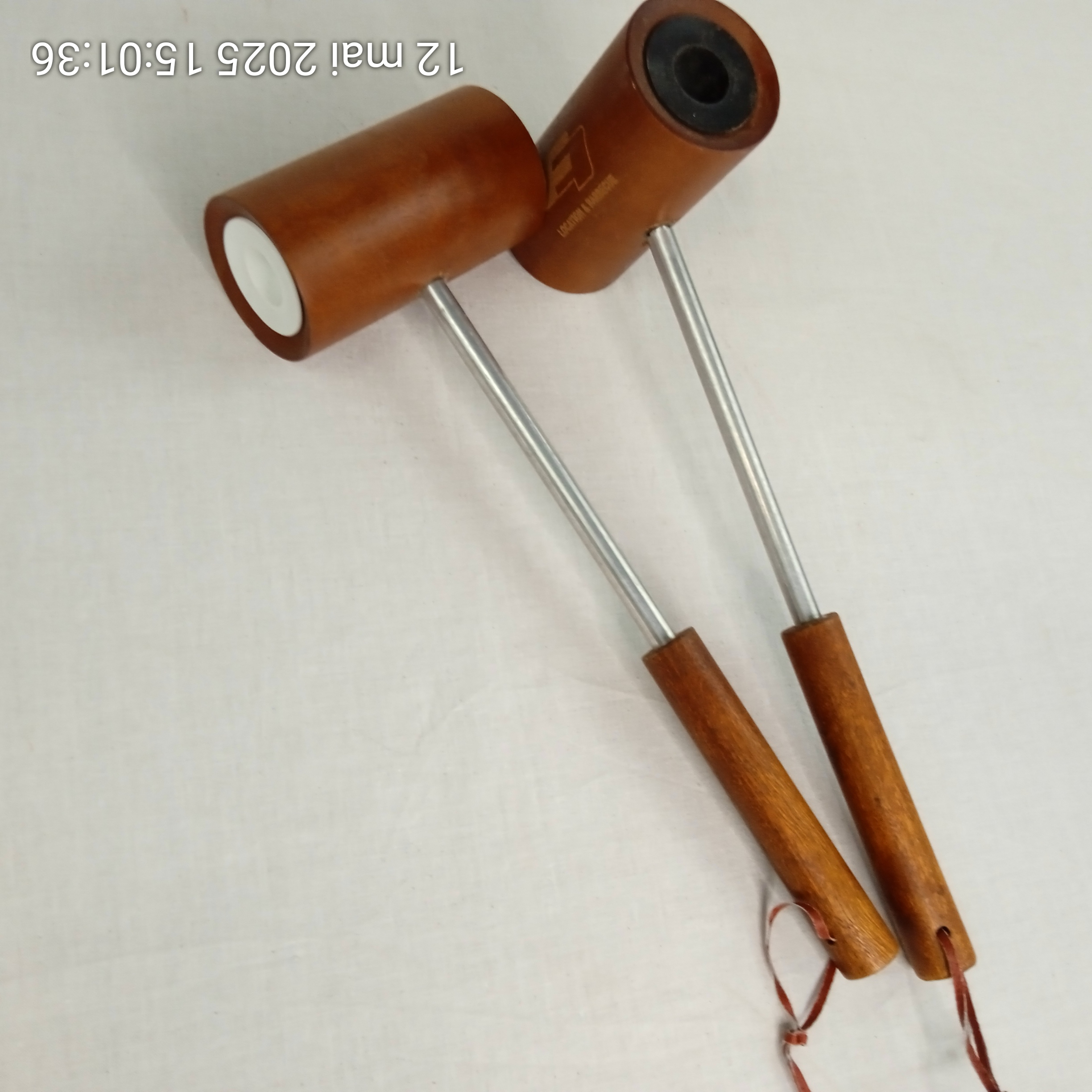 Voir photo 2 de Salière & Poivrière Marteau pour barbecue en bois et tige chromée Salière & Poivrière Marteau pour barbecue en bois et tige chromée Très bon état reconditionné photo 2
