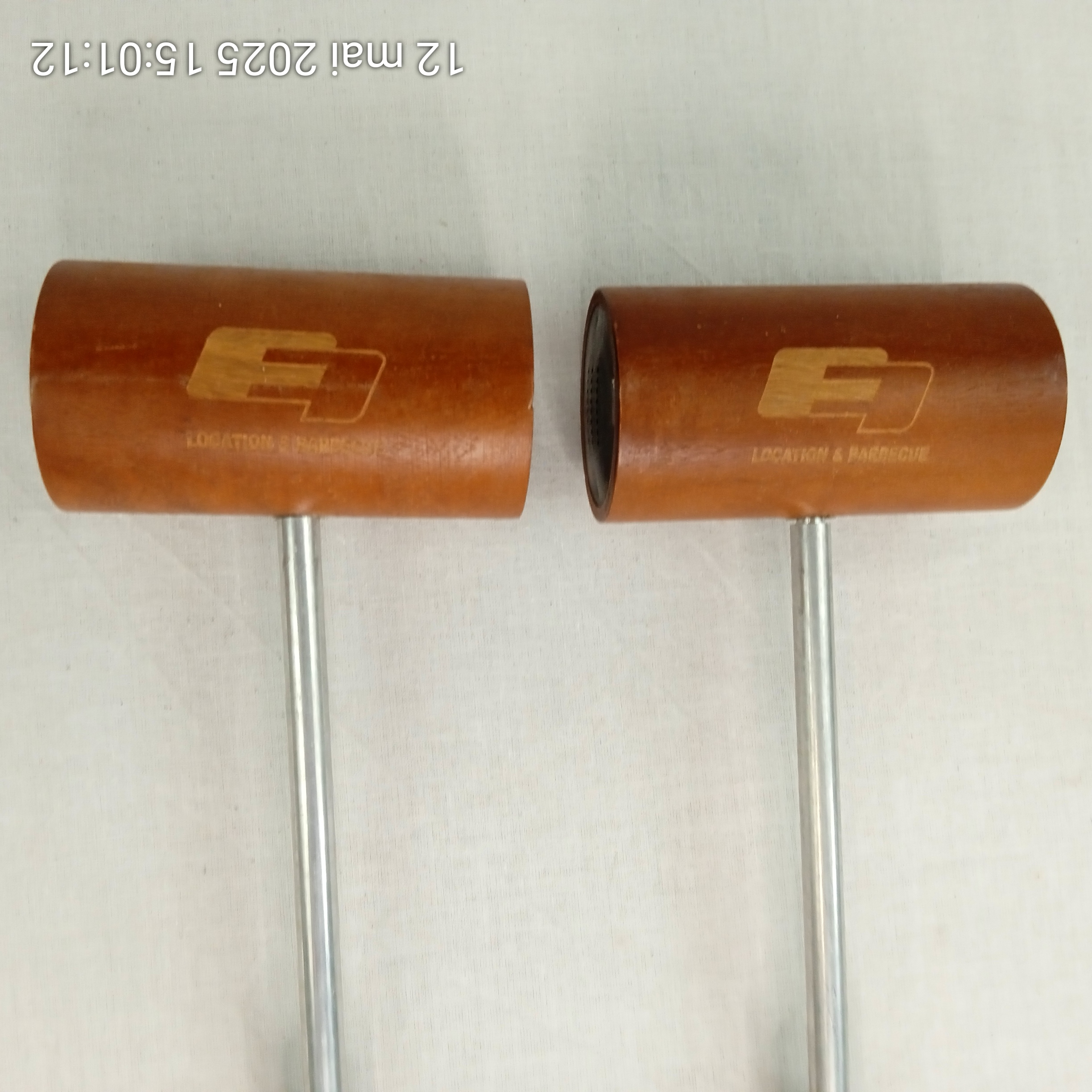 Voir photo 3 de Salière & Poivrière Marteau pour barbecue en bois et tige chromée Salière & Poivrière Marteau pour barbecue en bois et tige chromée Très bon état reconditionné photo 3