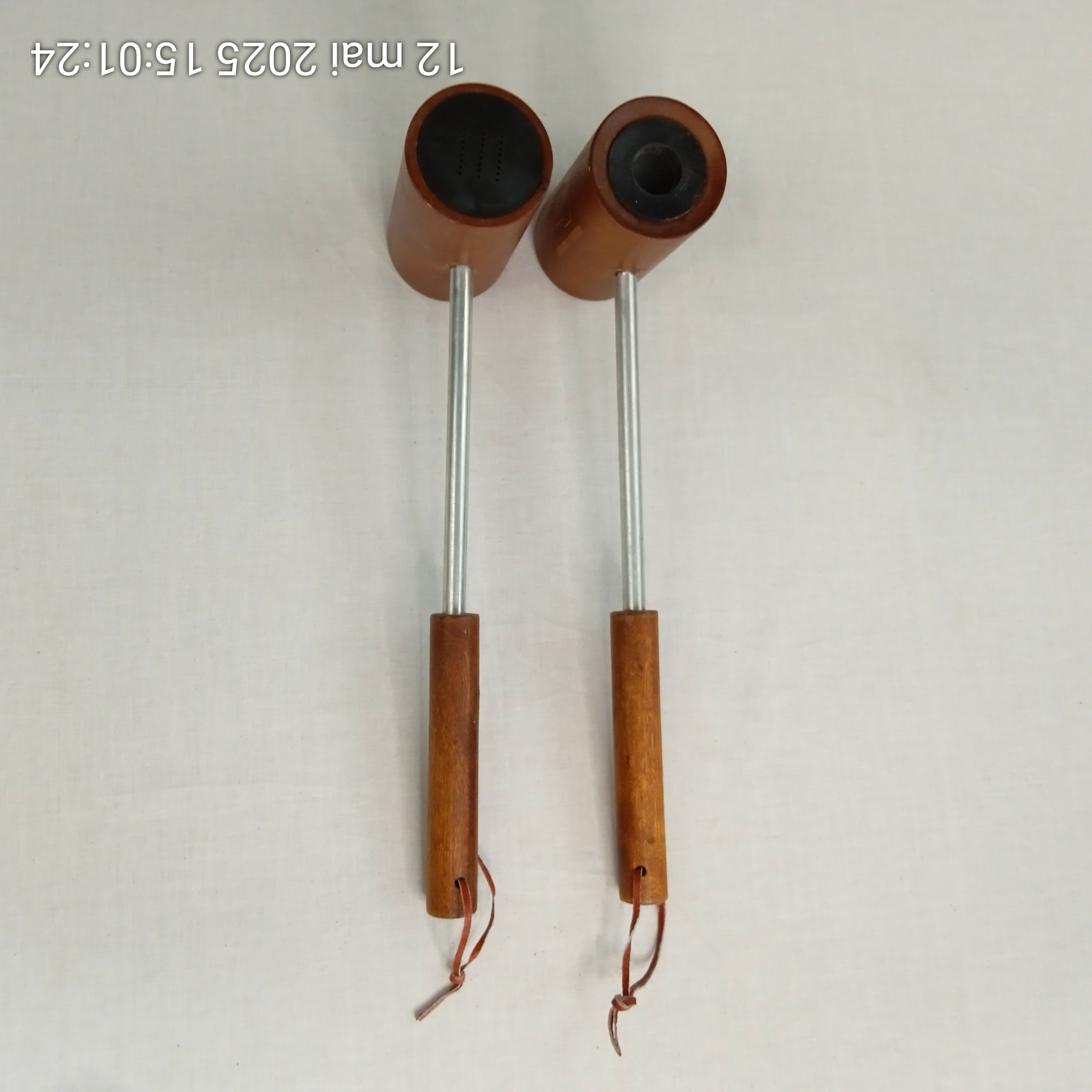 Voir photo 4 de Salière & Poivrière Marteau pour barbecue en bois et tige chromée Salière & Poivrière Marteau pour barbecue en bois et tige chromée Très bon état reconditionné photo 4