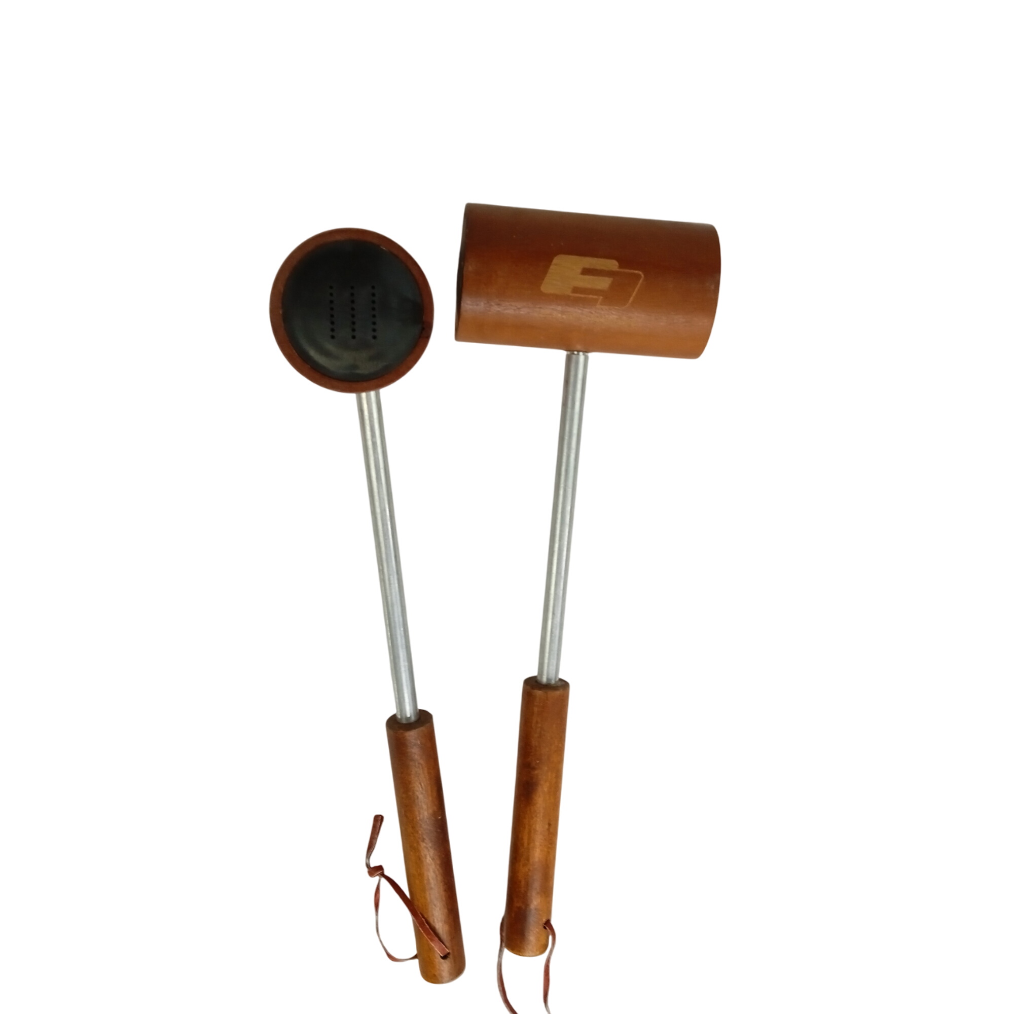 Acheter Salière & Poivrière Marteau pour barbecue en bois et tige chromée Très bon état - 66,00 € Salière & Poivrière Marteau pour barbecue en bois et tige chromée Très bon état reconditionné disponible sur Label Emmaüs