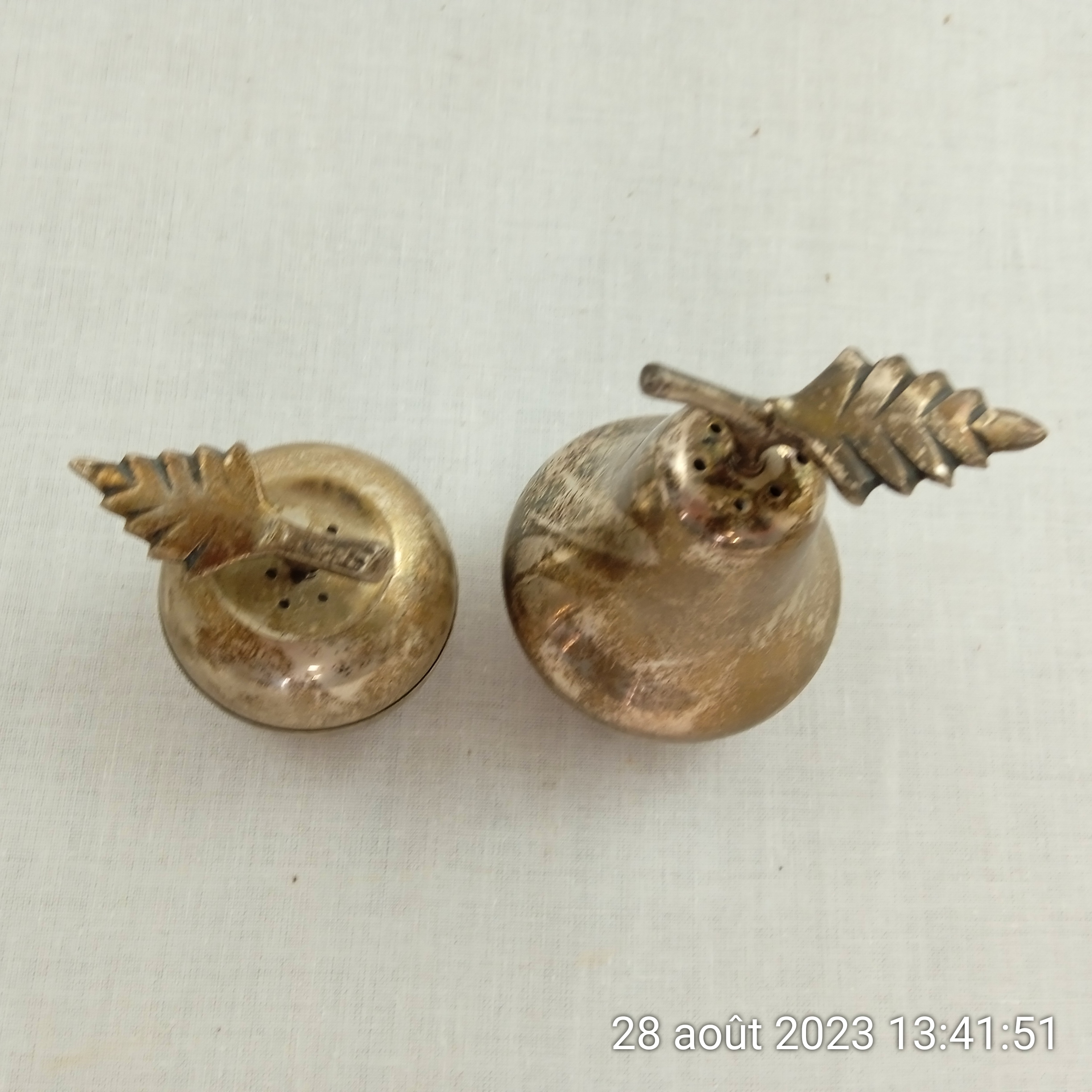 Voir photo 3 de Salière poivrière pomme poire cuivre laiton fait main Art Déco Salière poivrière pomme poire cuivre laiton fait main Art Déco Bon état reconditionné photo 3