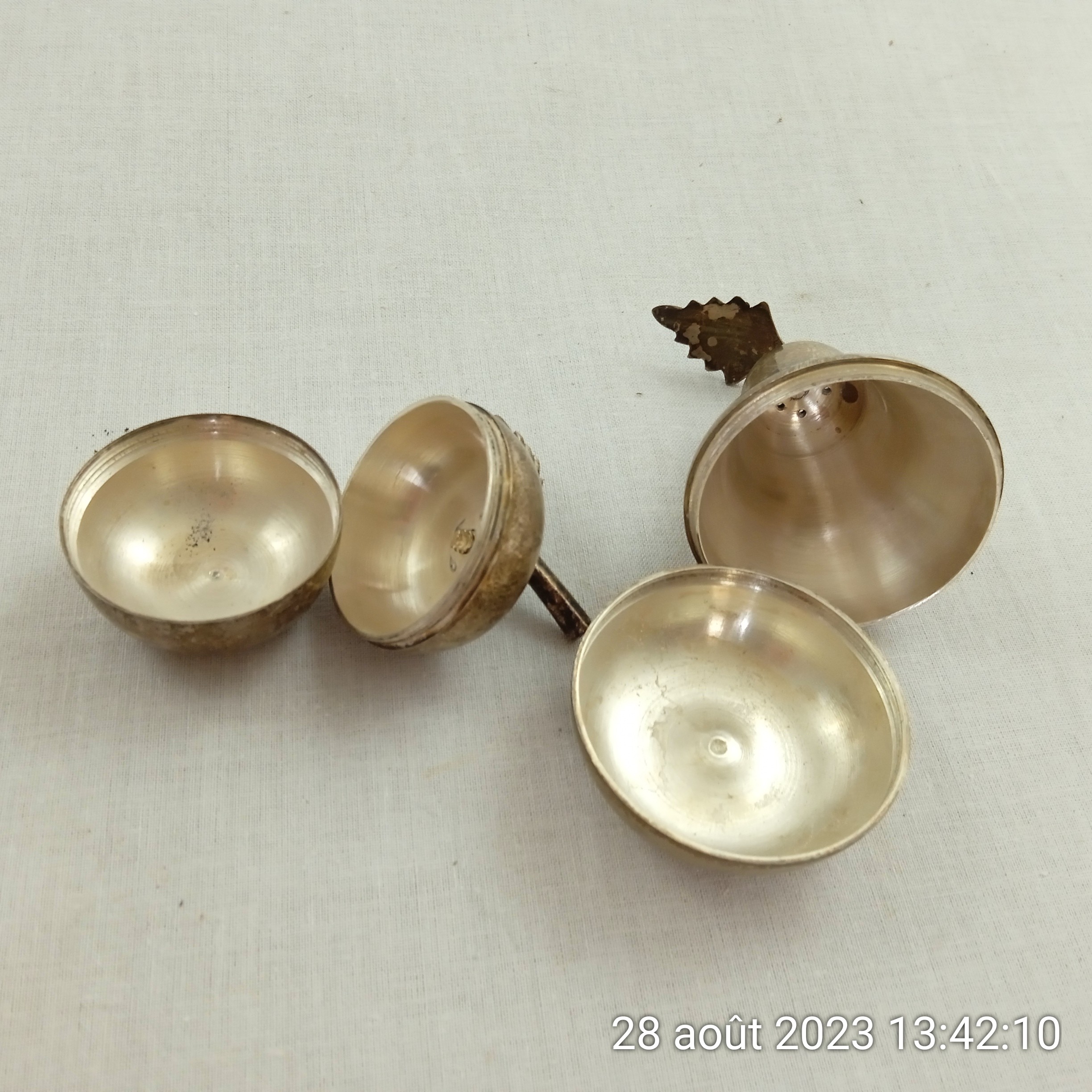 Voir photo 4 de Salière poivrière pomme poire cuivre laiton fait main Art Déco Salière poivrière pomme poire cuivre laiton fait main Art Déco Bon état reconditionné photo 4
