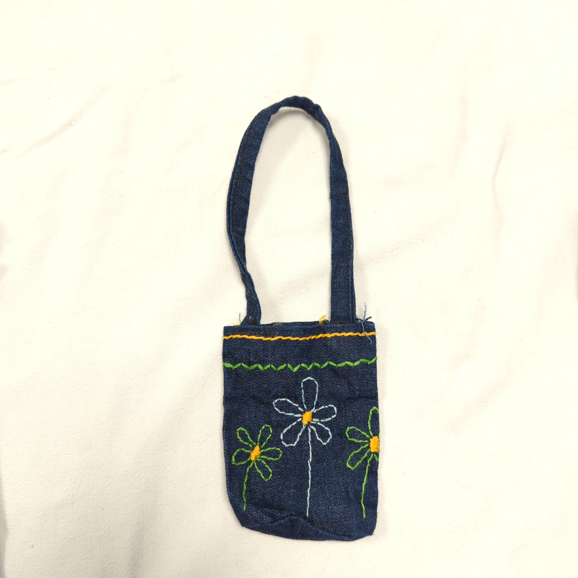 Voir photo 4 de Salopette,veste et sac fait main pour poupée Salopette,veste et sac fait main pour poupée Très bon état reconditionné photo 4