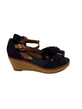 Sandale compensée marine Tommy Hilfiger T37 de seconde main Très bon état - 15,00 € Sandale compensée marine Tommy Hilfiger T37 de seconde main Très bon état Tommy Hilfiger reconditionné disponible sur Claquettes Market
