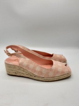 Sandale compensée rose de seconde main Très bon état - 30,00 € Sandale compensée rose de seconde main Très bon état Bocage reconditionné disponible sur Claquettes Market