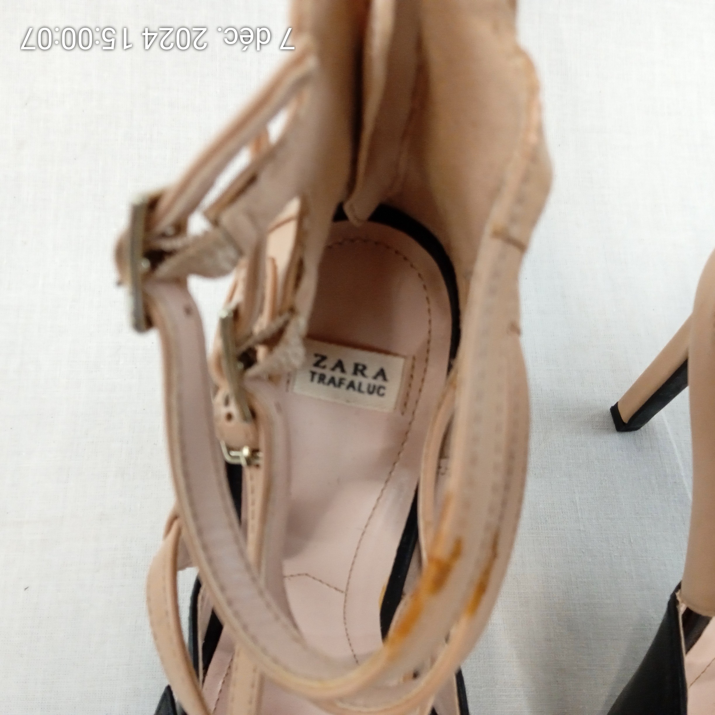 Voir photo 3 de Sandales à lanières ZARA trafaluc talon aiguille 10 cm T 37 neuf Sandales à lanières ZARA trafaluc talon aiguille 10 cm T 37 neuf Parfait état reconditionné photo 3