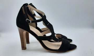 Sandales à talon noir de seconde main Bon état - 25,00 € Sandales à talon noir de seconde main Bon état Eram reconditionné disponible sur Claquettes Market