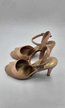 Acheter sandales à talon rose - 17,00 € sandales à talon rose reconditionné disponible sur Claquettes Market