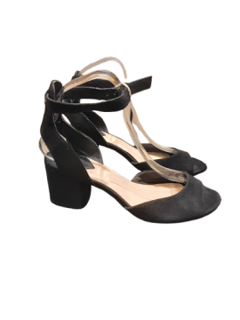 Sandales a talons noir H&M De Seconde Main - 10,00 € Sandales a talons noir H&M De Seconde Main H&M reconditionné disponible sur Claquettes Market