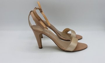 Sandales à talons seconde main État correct - 10,00 € Sandales à talons seconde main État correct Promod reconditionné disponible sur Claquettes Market