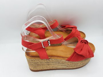 Acheter Sandales BEST SHOES rouges de seconde main - 15,00 € | Dero Sandales BEST SHOES rouges de seconde main N/A reconditionné disponible sur Claquettes Market | Dero