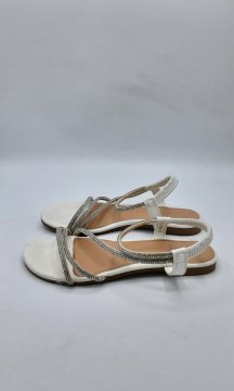 Acheter Sandales blanche de seconde main - 15,00 € | Dero Sandales blanche de seconde main N/A reconditionné disponible sur Claquettes Market | Dero
