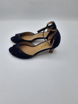 sandales bleu de seconde main Très bon état - 40,00 € sandales bleu de seconde main Très bon état Bocage reconditionné disponible sur Claquettes Market