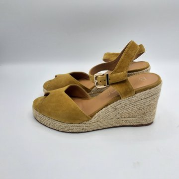 Sandales compensées bocage de seconde main Très bon état - 40,00 € Sandales compensées bocage de seconde main Très bon état Bocage reconditionné disponible sur Claquettes Market